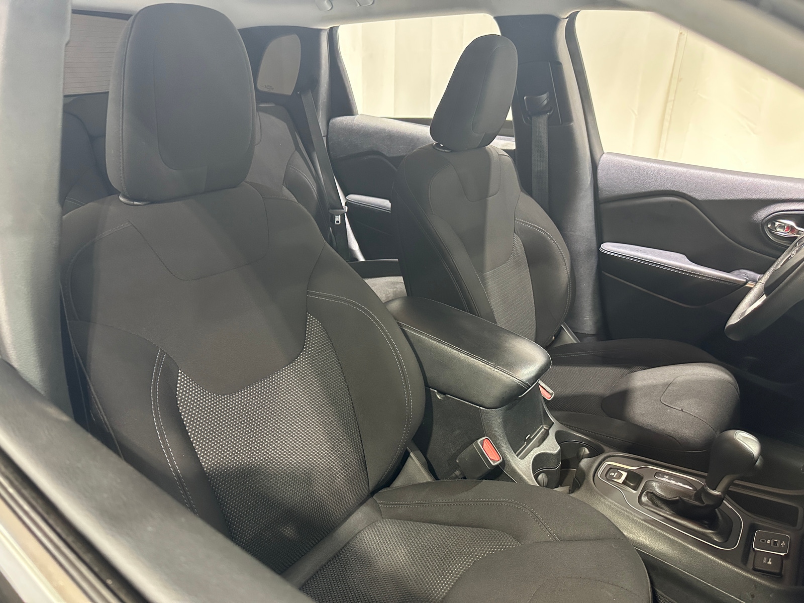 Thumbnail: 2019 Jeep Cherokee - 2