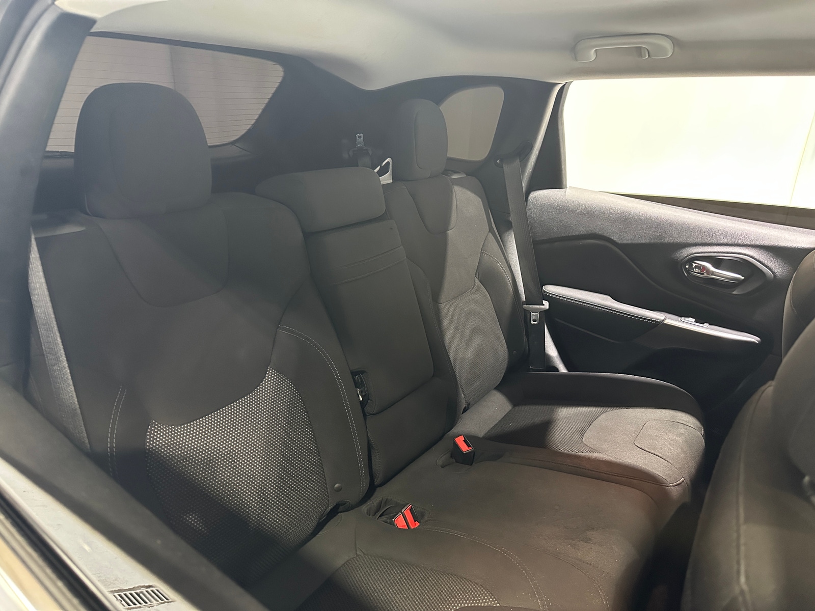 Thumbnail: 2019 Jeep Cherokee - 6