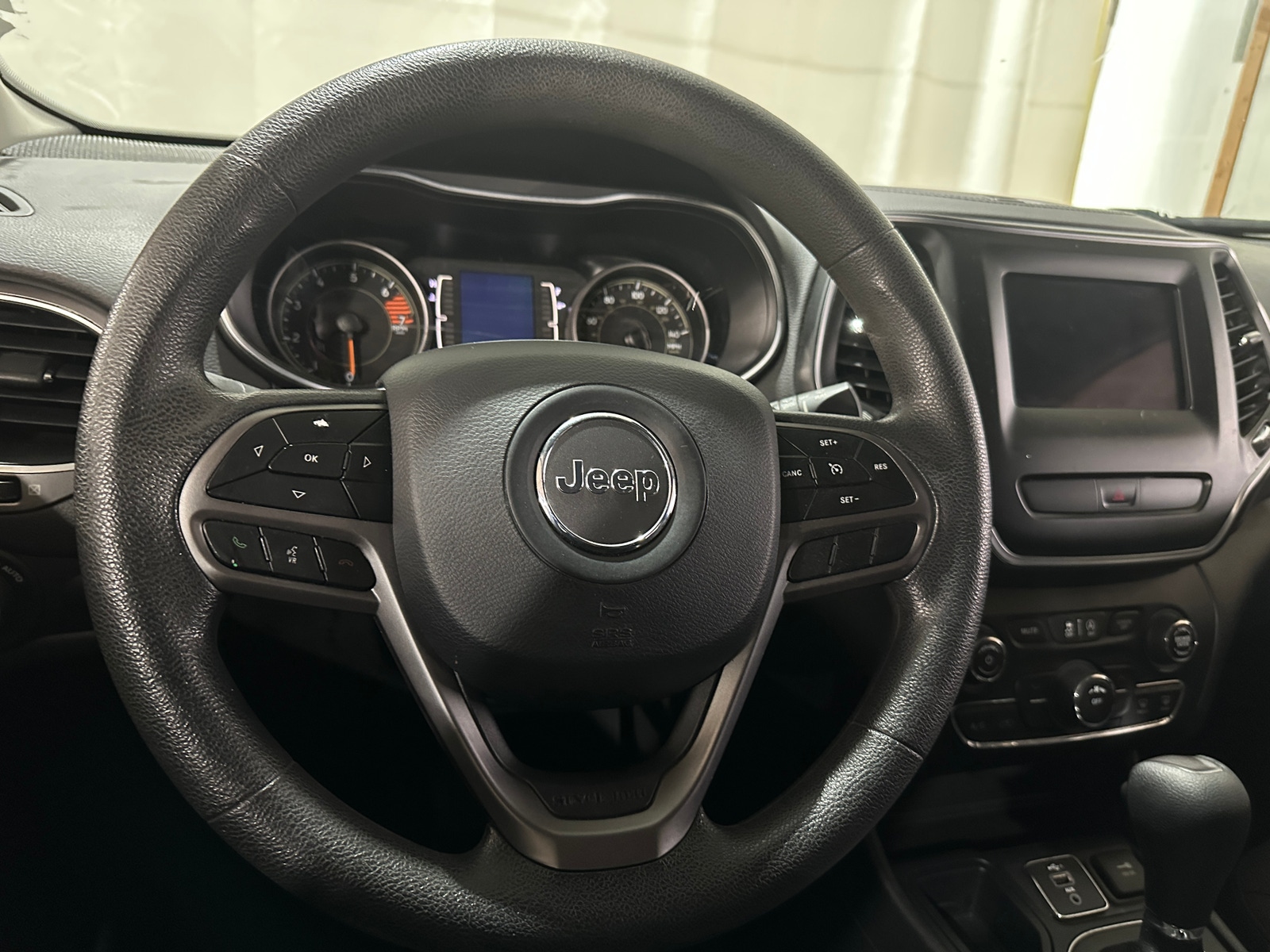 Thumbnail: 2019 Jeep Cherokee - 5