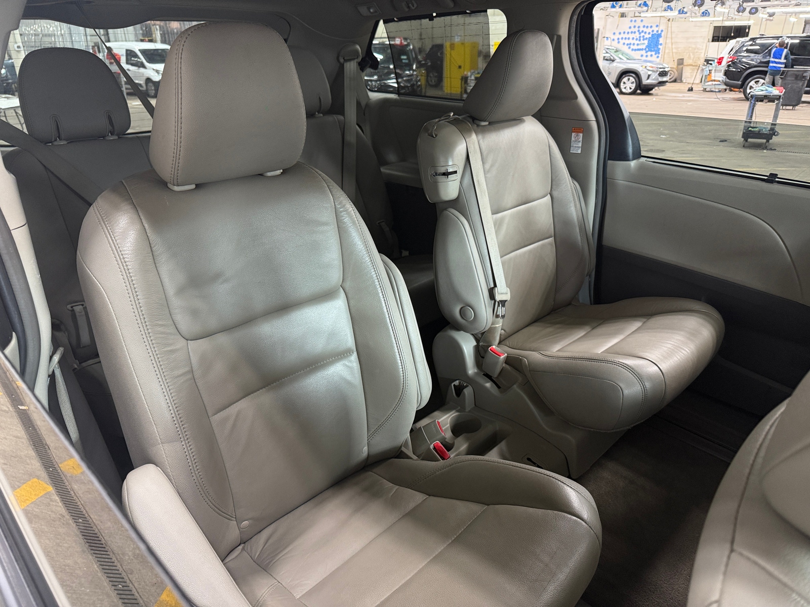 Thumbnail: 2018 Toyota Sienna - 5