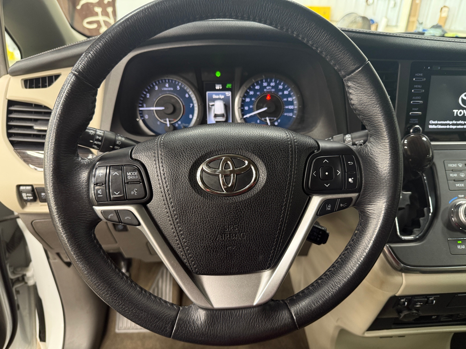 Thumbnail: 2018 Toyota Sienna - 4