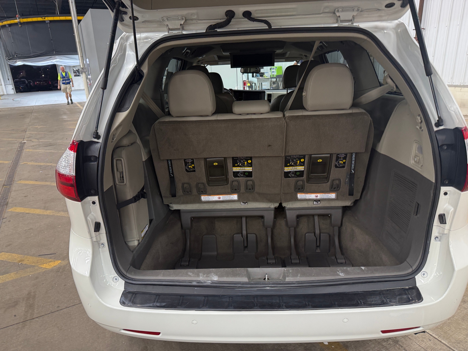 Thumbnail: 2018 Toyota Sienna - 6