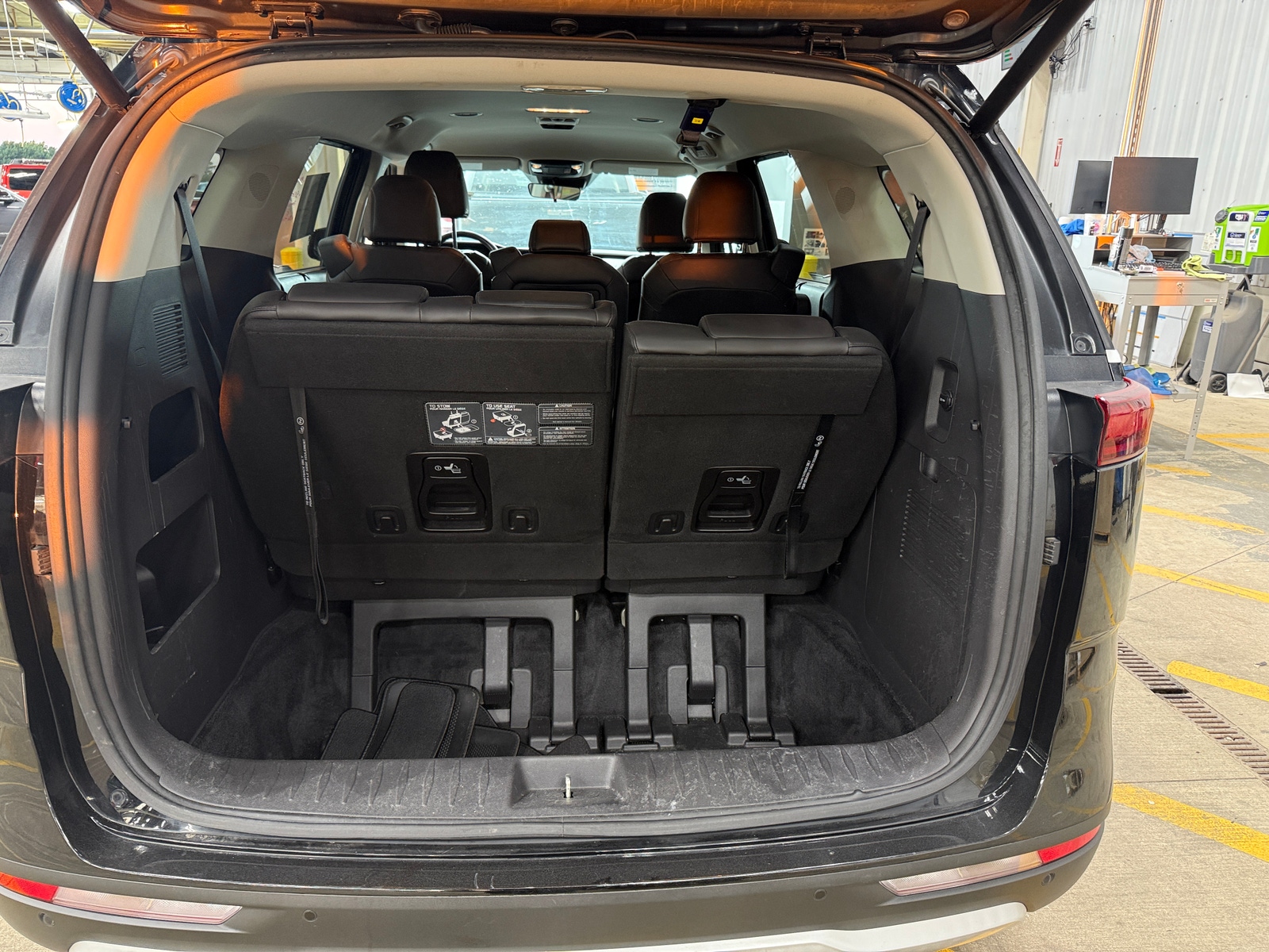 Thumbnail: 2022 Kia Carnival - 6