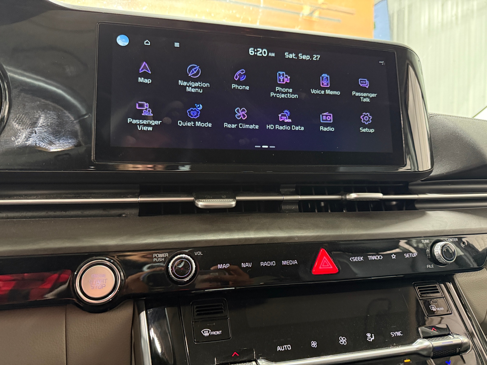 Thumbnail: 2022 Kia Carnival - 3