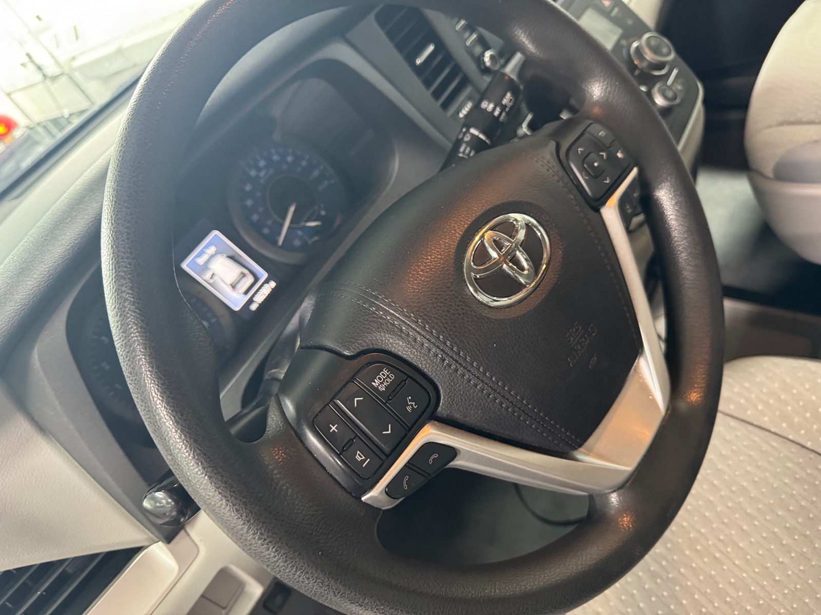 Thumbnail: 2020 Toyota Sienna - 5