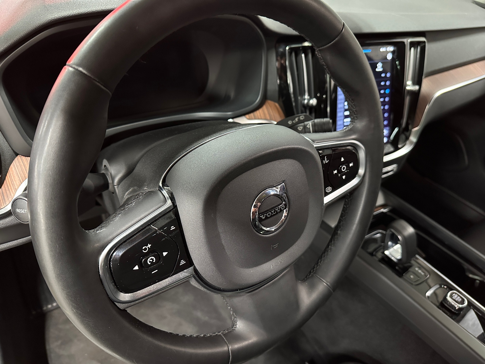 Thumbnail: 2024 Volvo V60 - 4