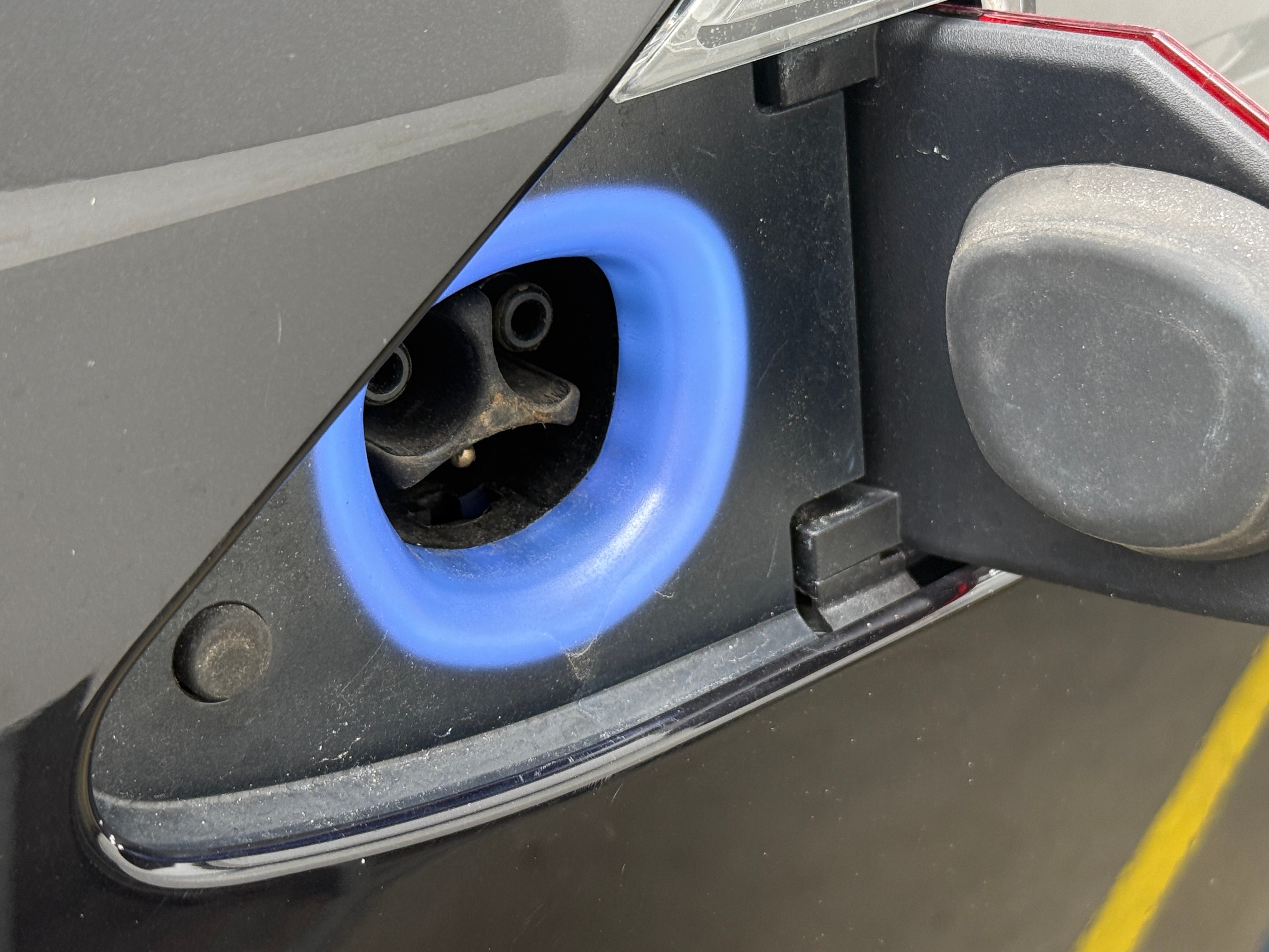 Used 2016 Tesla Model S P90D with VIN 5YJSA1E44GF131130 for sale in Oak Creek, WI