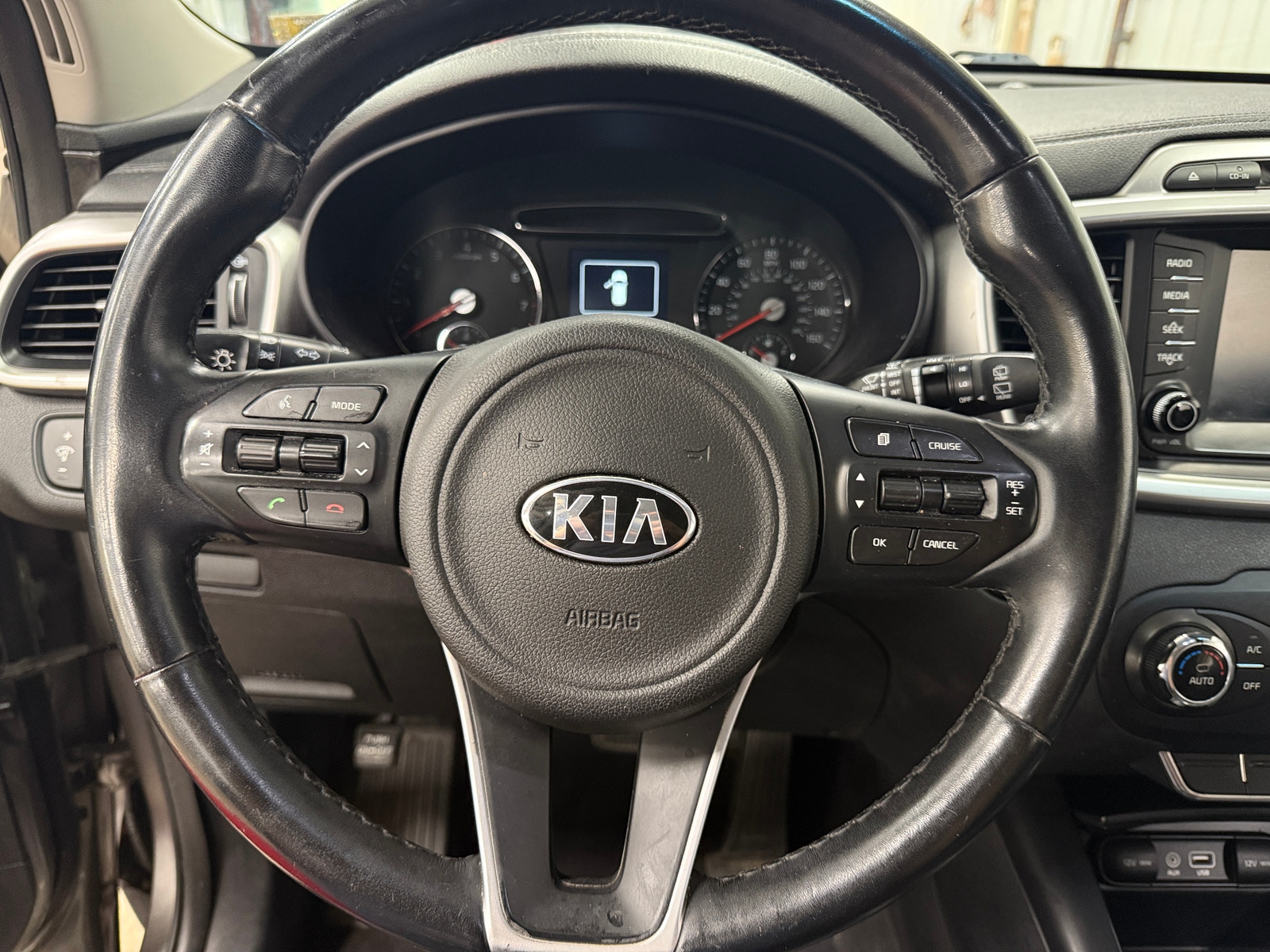 Thumbnail: 2017 Kia Sorento - 4