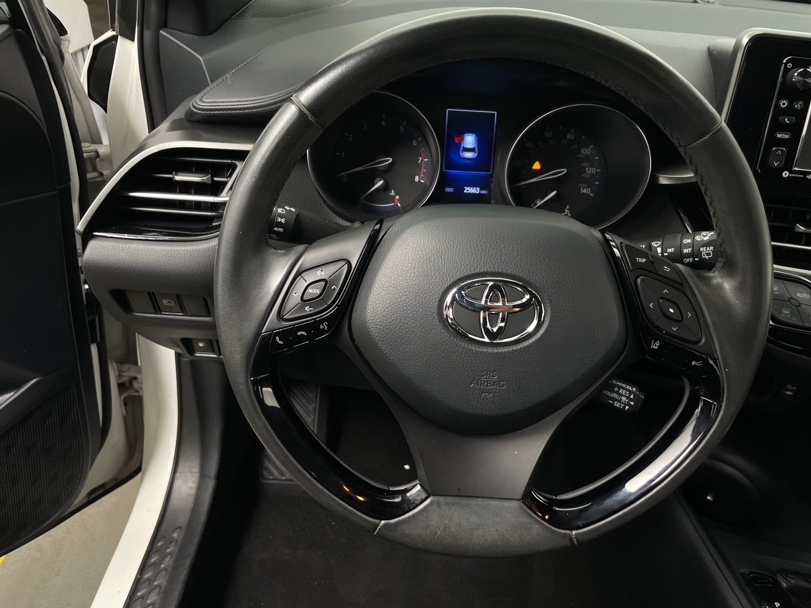 Thumbnail: 2018 Toyota C-HR - 5
