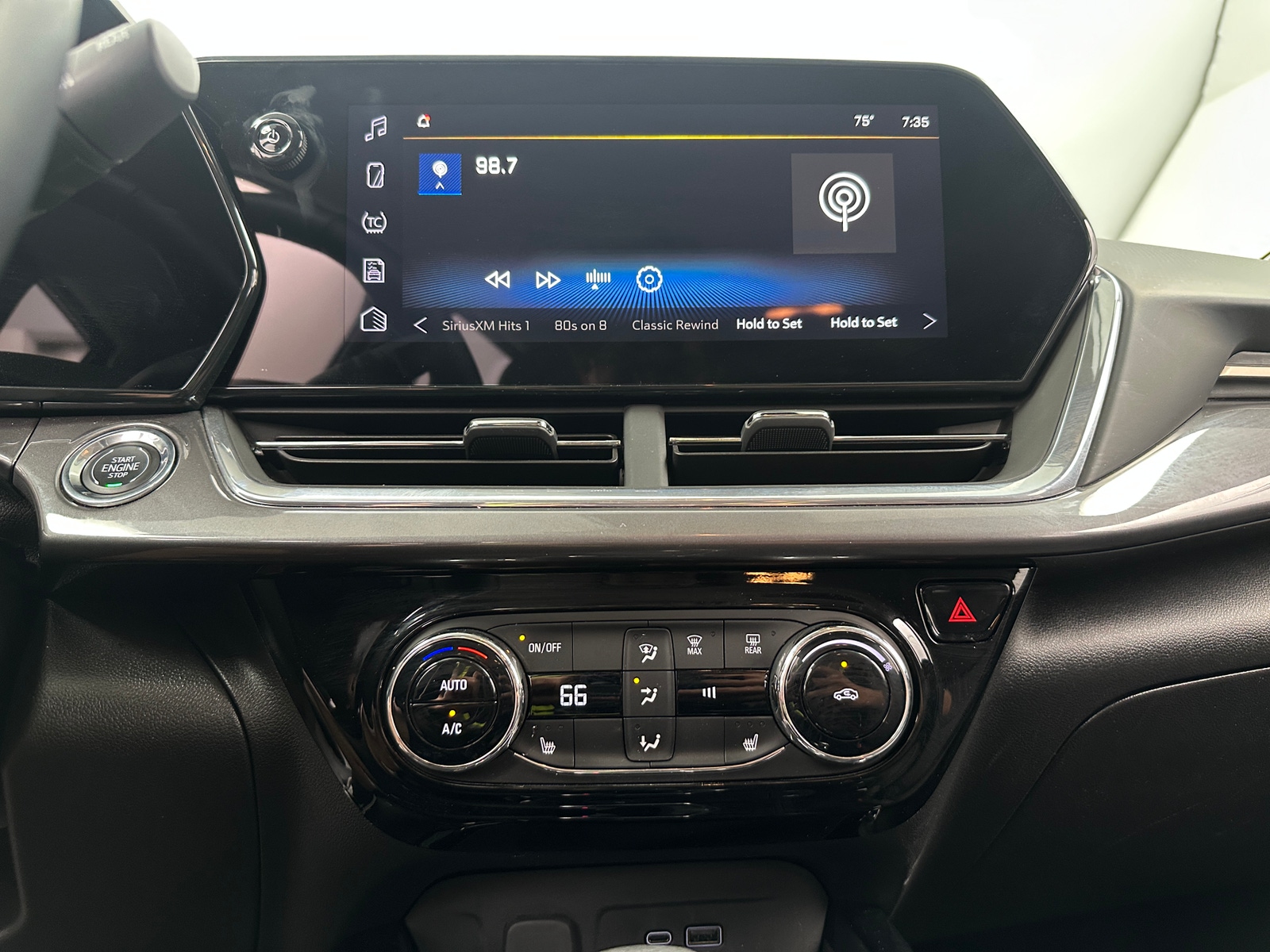 Thumbnail: 2024 Chevrolet Trax - 3