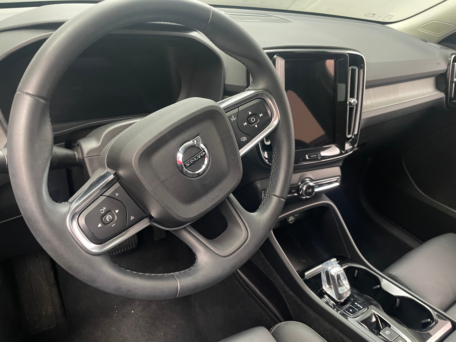 Thumbnail: 2024 Volvo XC40 - 4