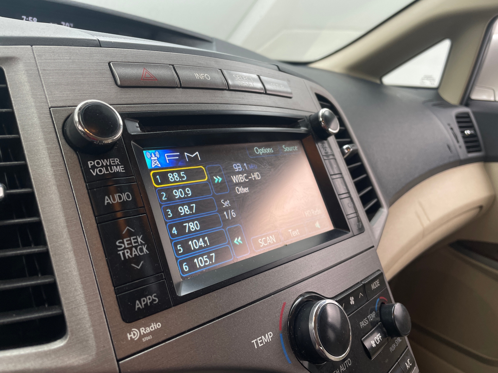 Thumbnail: 2013 Toyota Venza - 3