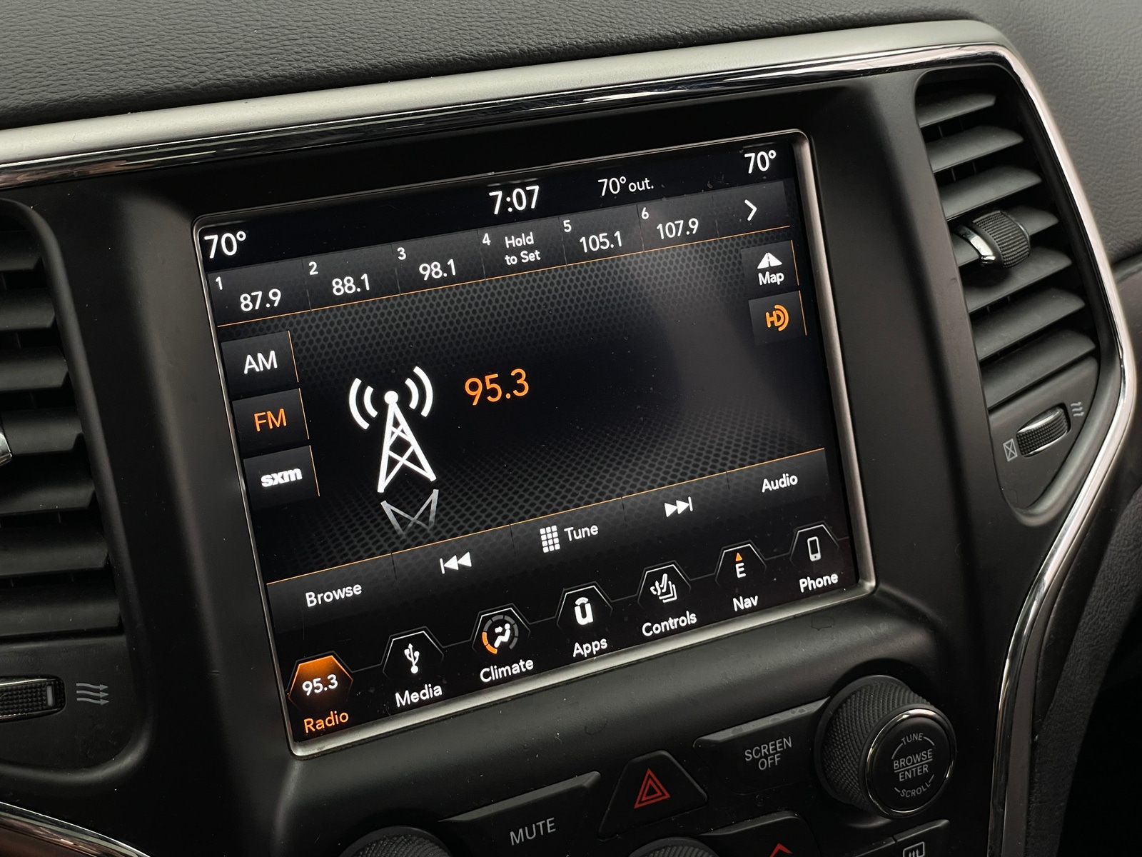 Thumbnail: 2018 Jeep Grand Cherokee - 3