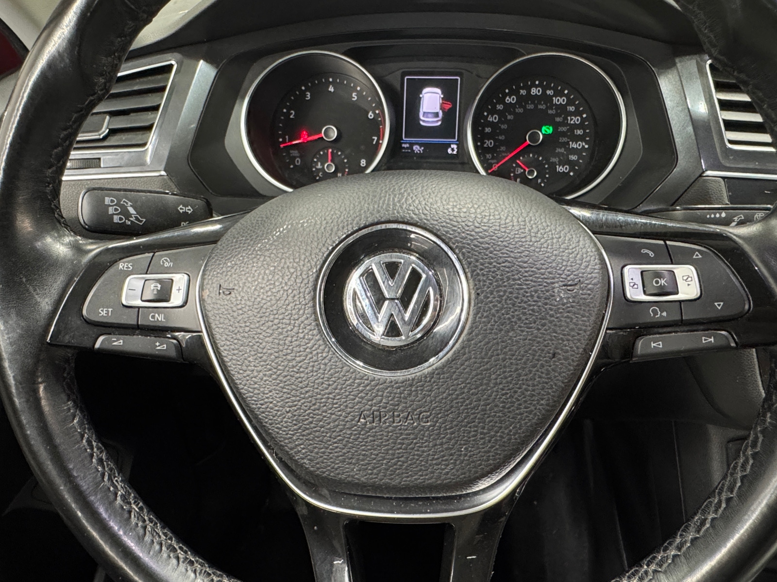 Thumbnail: 2018 Volkswagen Tiguan - 4