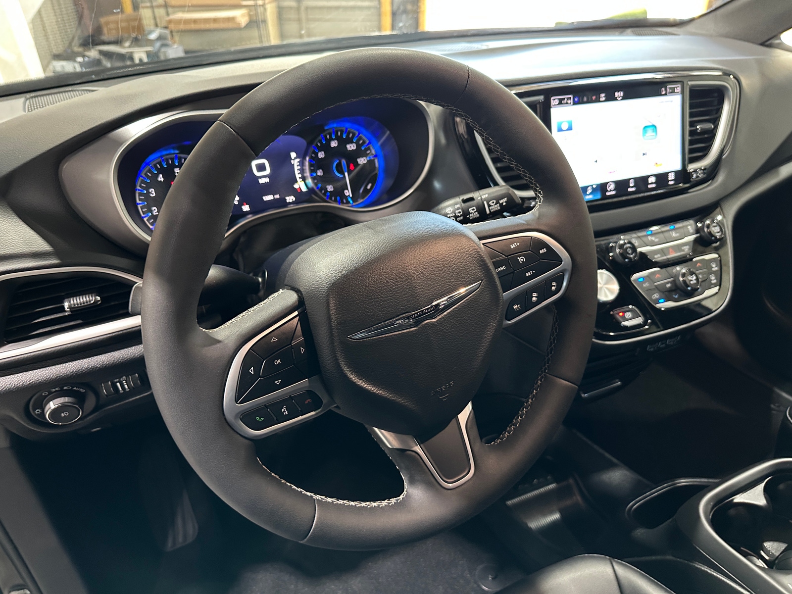 Thumbnail: 2025 Chrysler Pacifica - 4