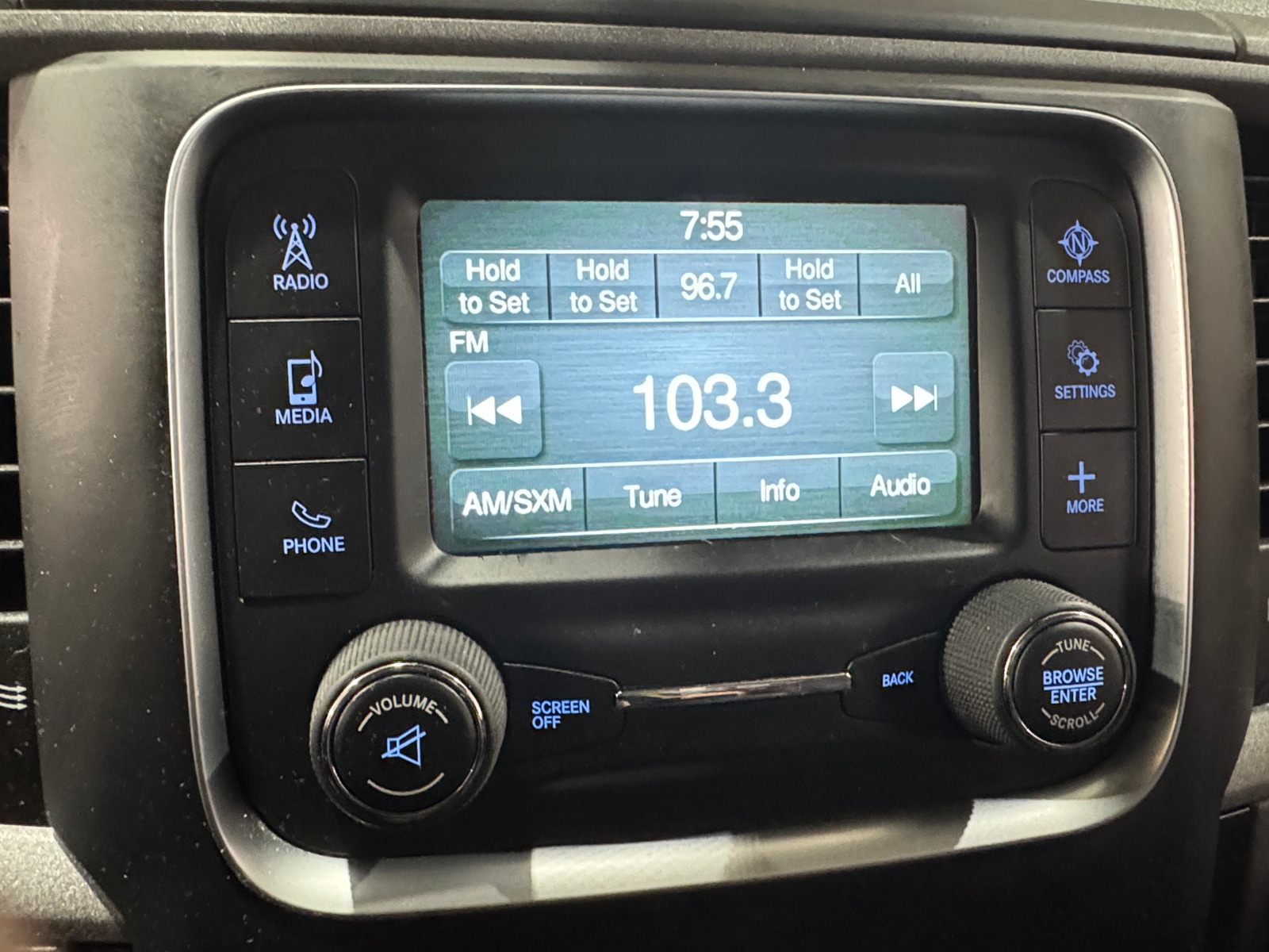 Thumbnail: 2019 RAM 1500 Classic - 4