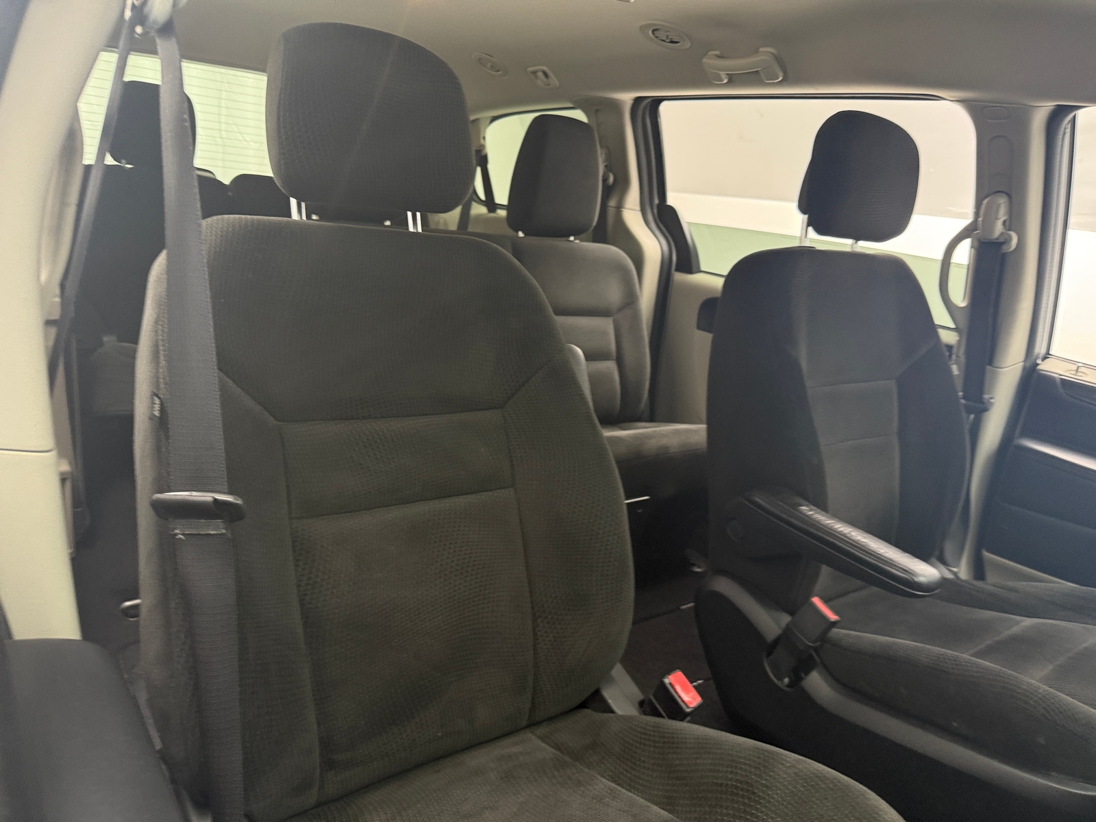 Thumbnail: 2017 Dodge Grand Caravan - 2