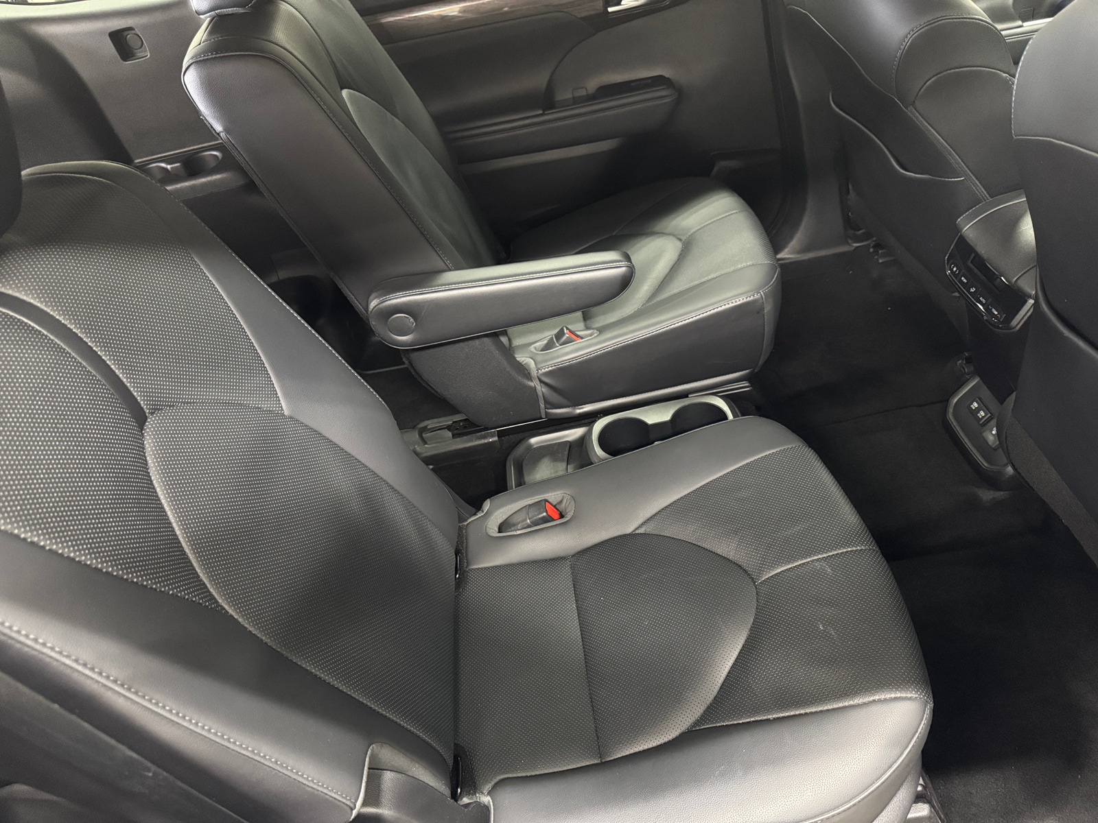 Thumbnail: 2021 Toyota Highlander - 6