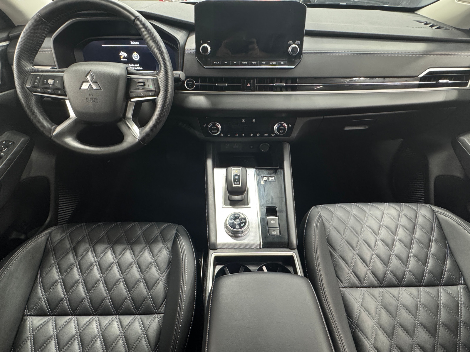 Thumbnail: 2024 Mitsubishi Outlander - 2