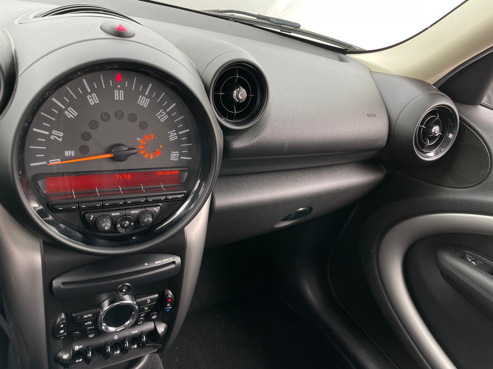 Thumbnail: 2015 MINI Cooper Countryman - 3