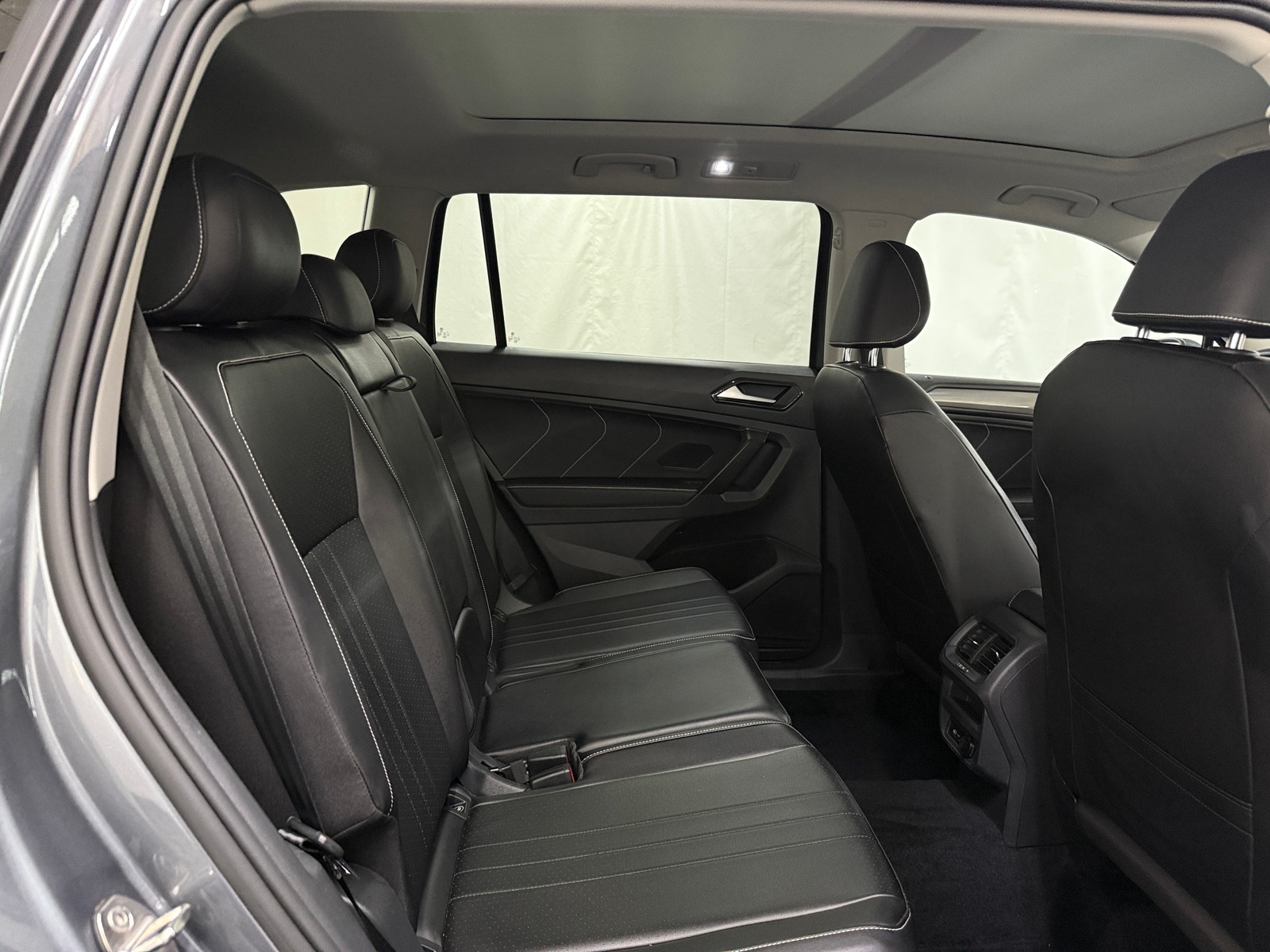 Thumbnail: 2022 Volkswagen Tiguan - 5