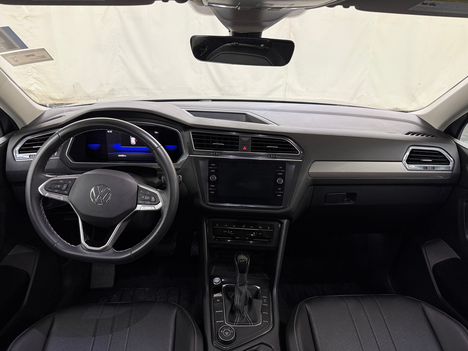 Thumbnail: 2022 Volkswagen Tiguan - 2
