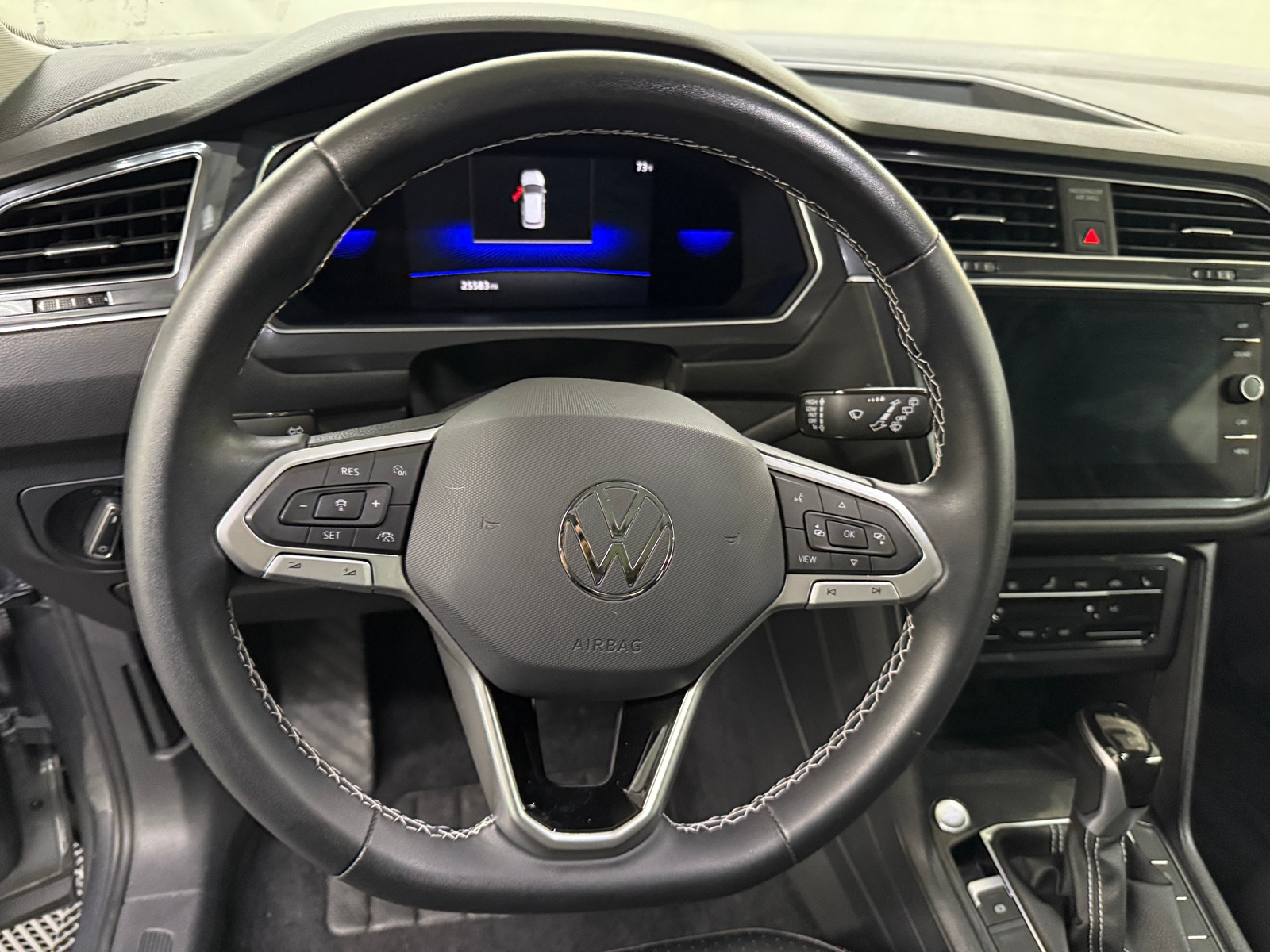 Thumbnail: 2022 Volkswagen Tiguan - 4