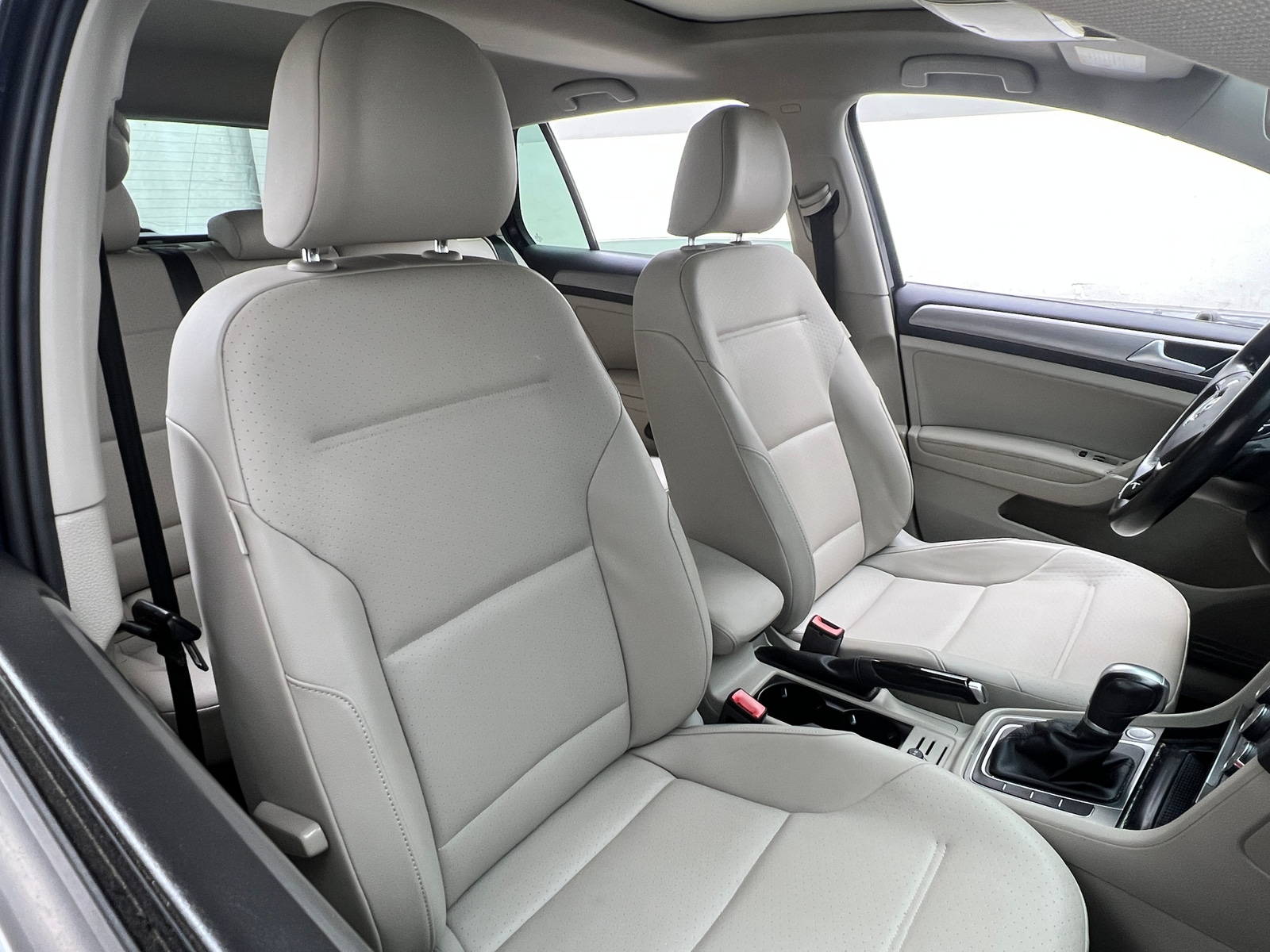 Thumbnail: 2017 Volkswagen Golf - 2