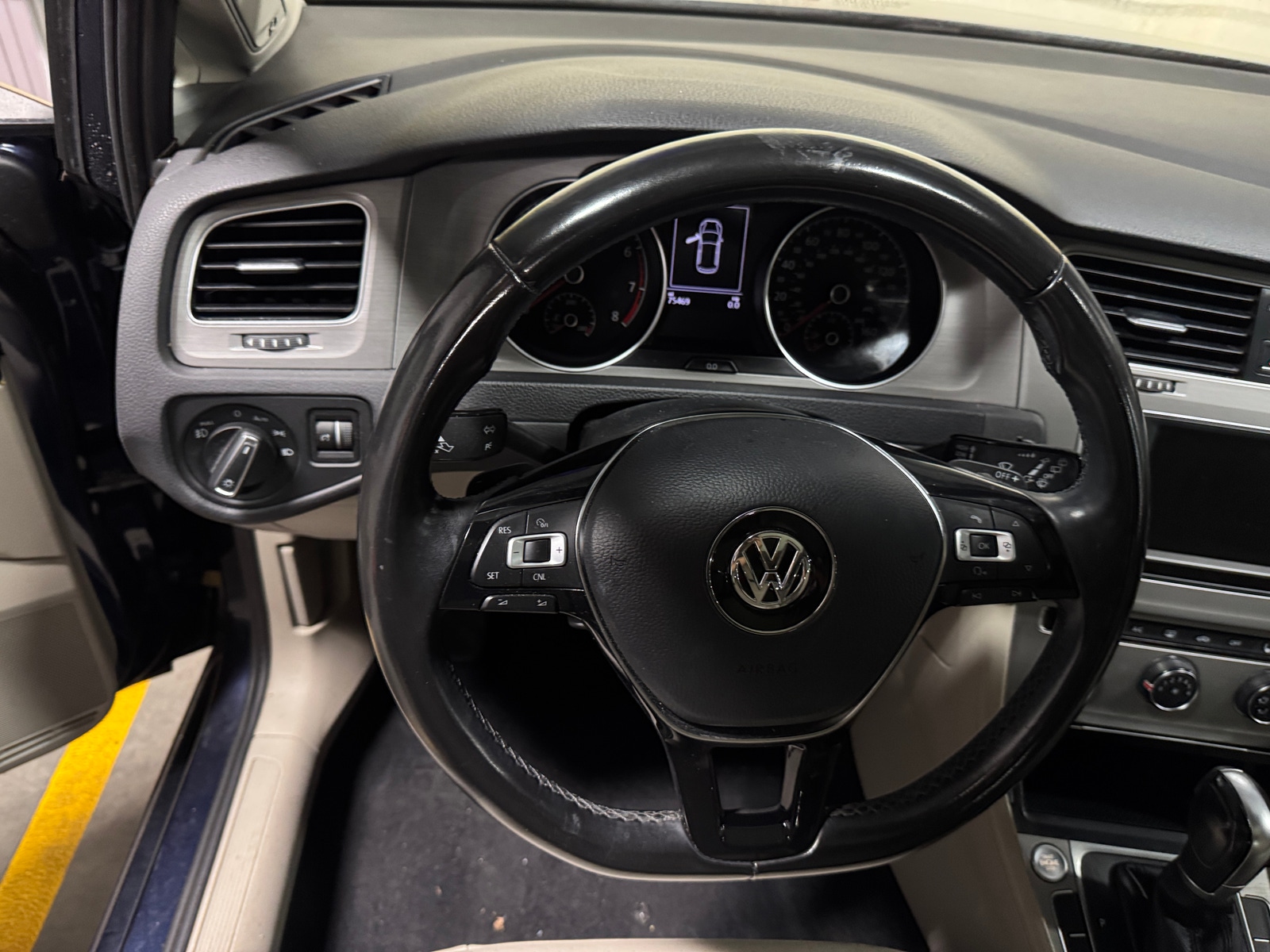 Thumbnail: 2017 Volkswagen Golf - 5