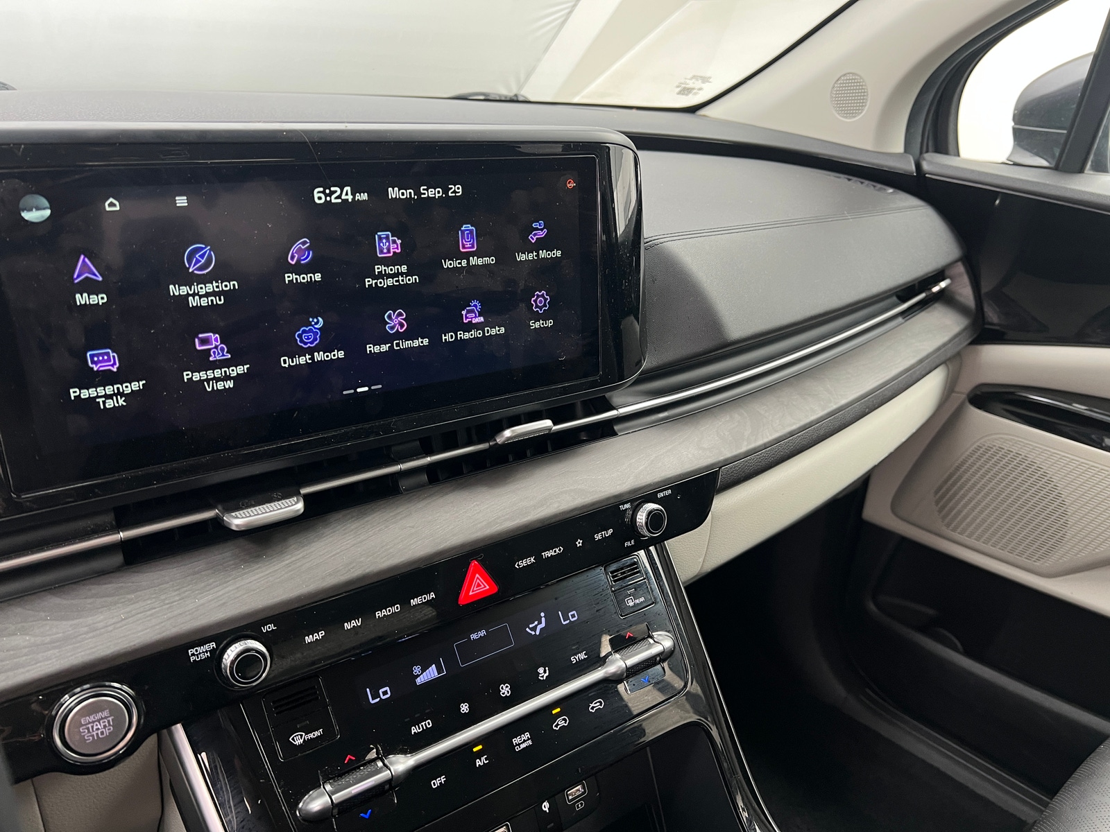 Thumbnail: 2024 Kia Carnival - 4