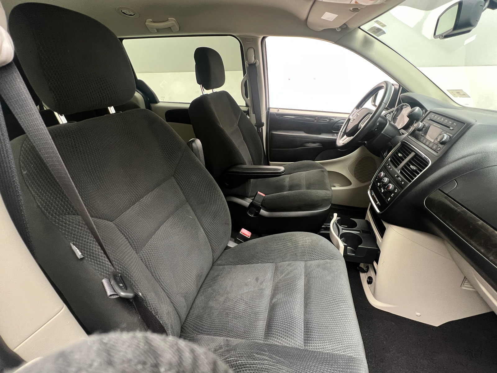 Thumbnail: 2017 Dodge Grand Caravan - 2