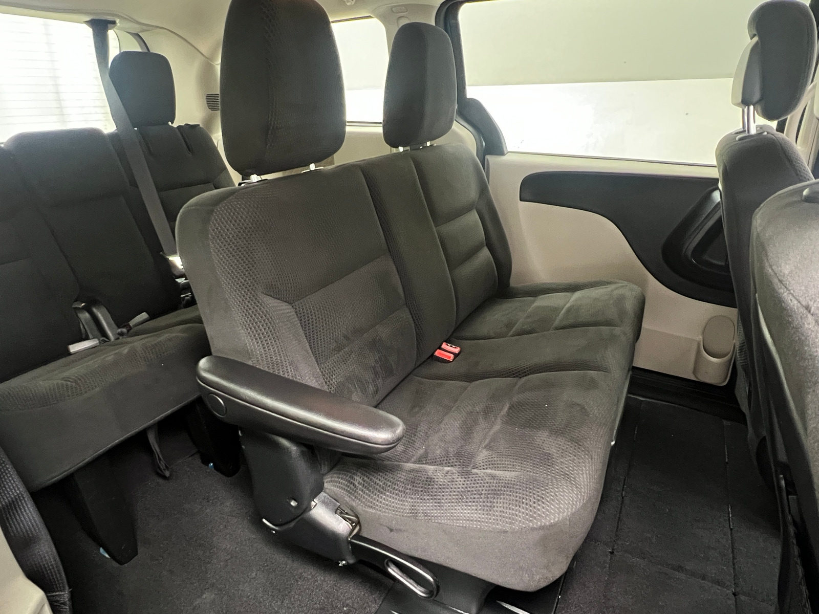 Thumbnail: 2017 Dodge Grand Caravan - 6