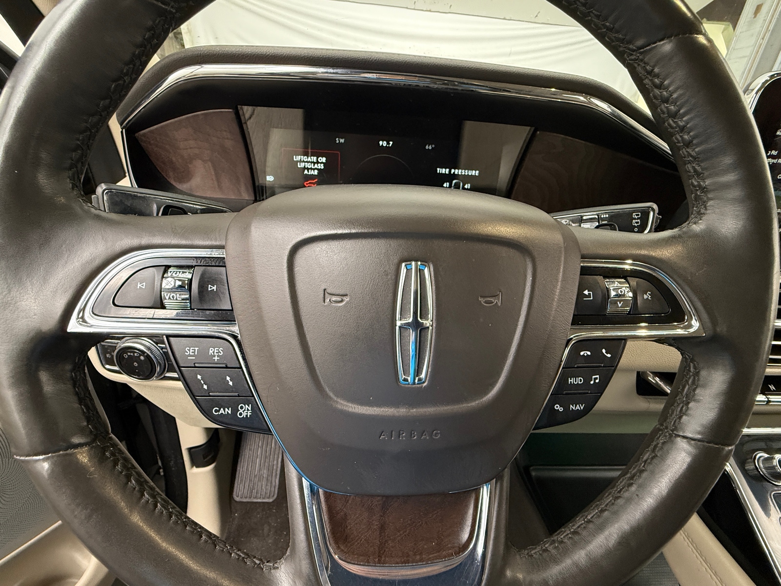 Thumbnail: 2020 Lincoln Navigator - 4