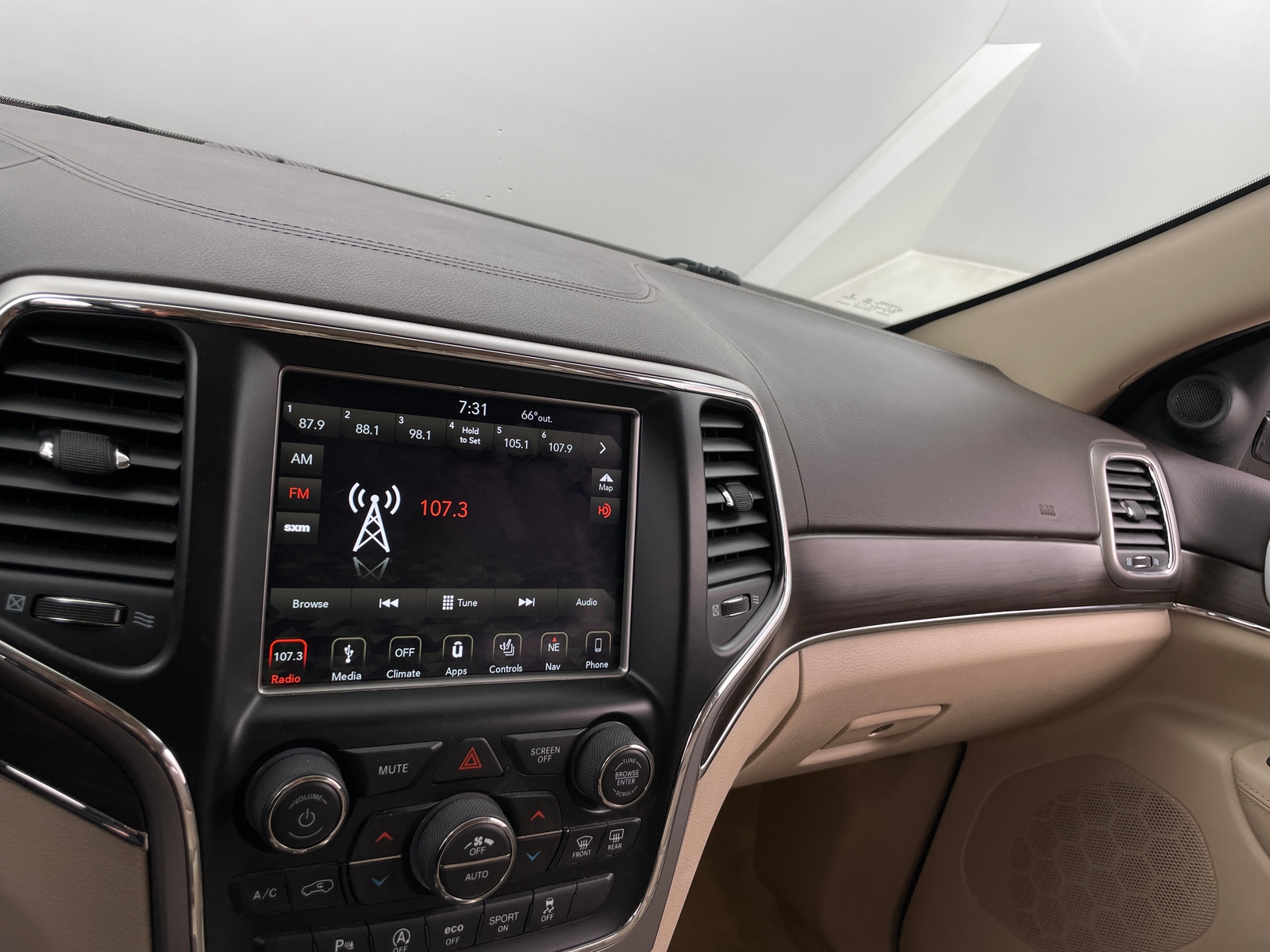 Thumbnail: 2018 Jeep Grand Cherokee - 3