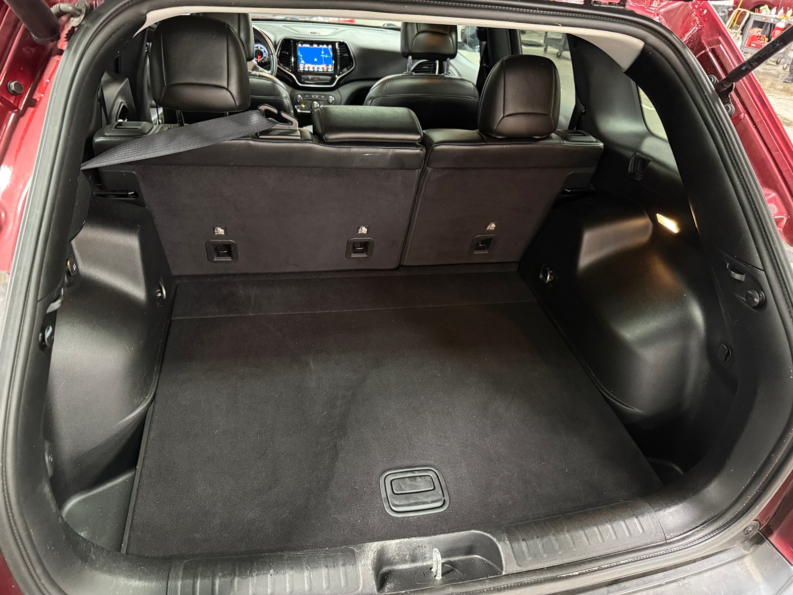 Thumbnail: 2019 Jeep Cherokee - 6