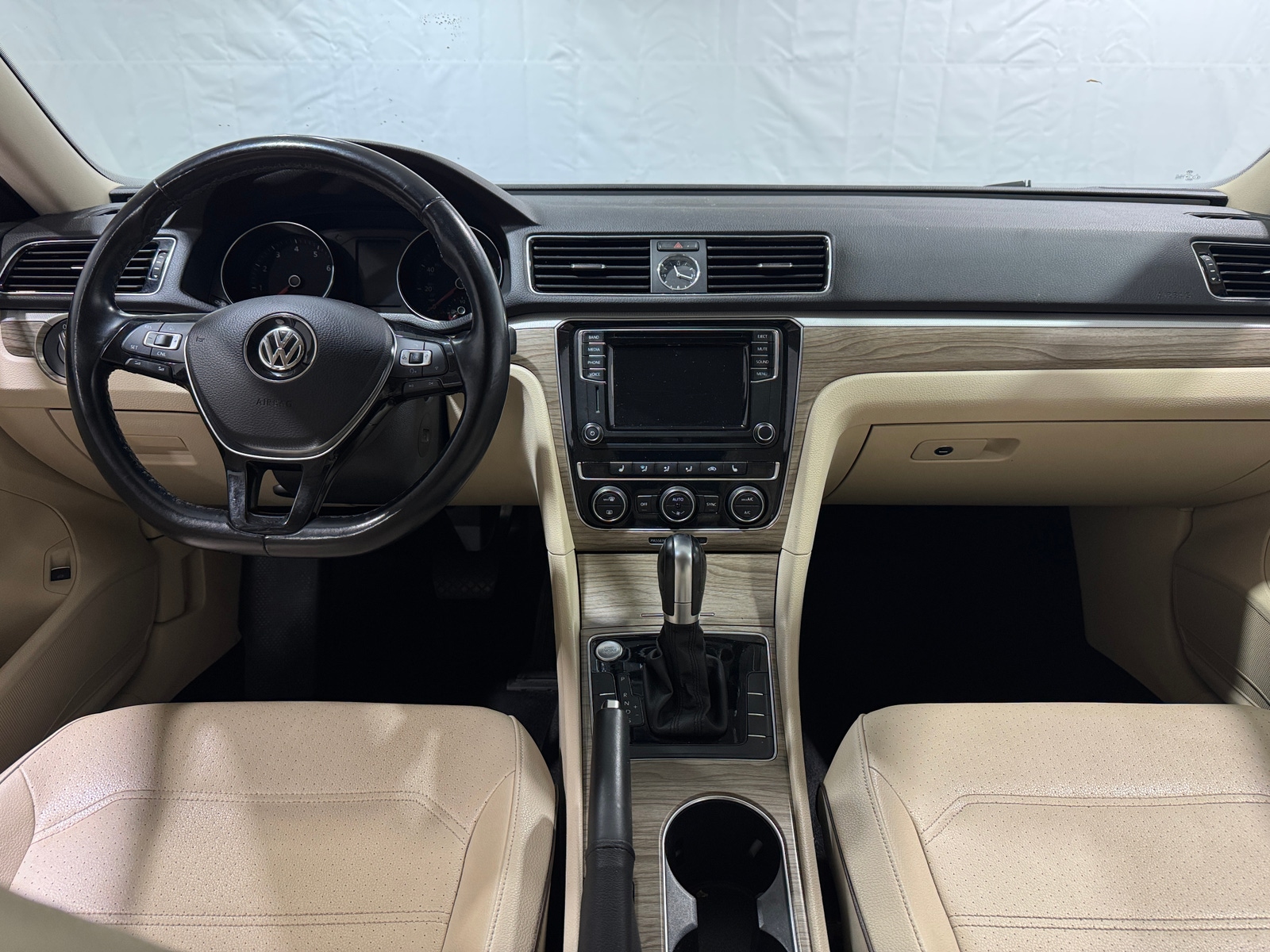 Thumbnail: 2017 Volkswagen Passat - 2