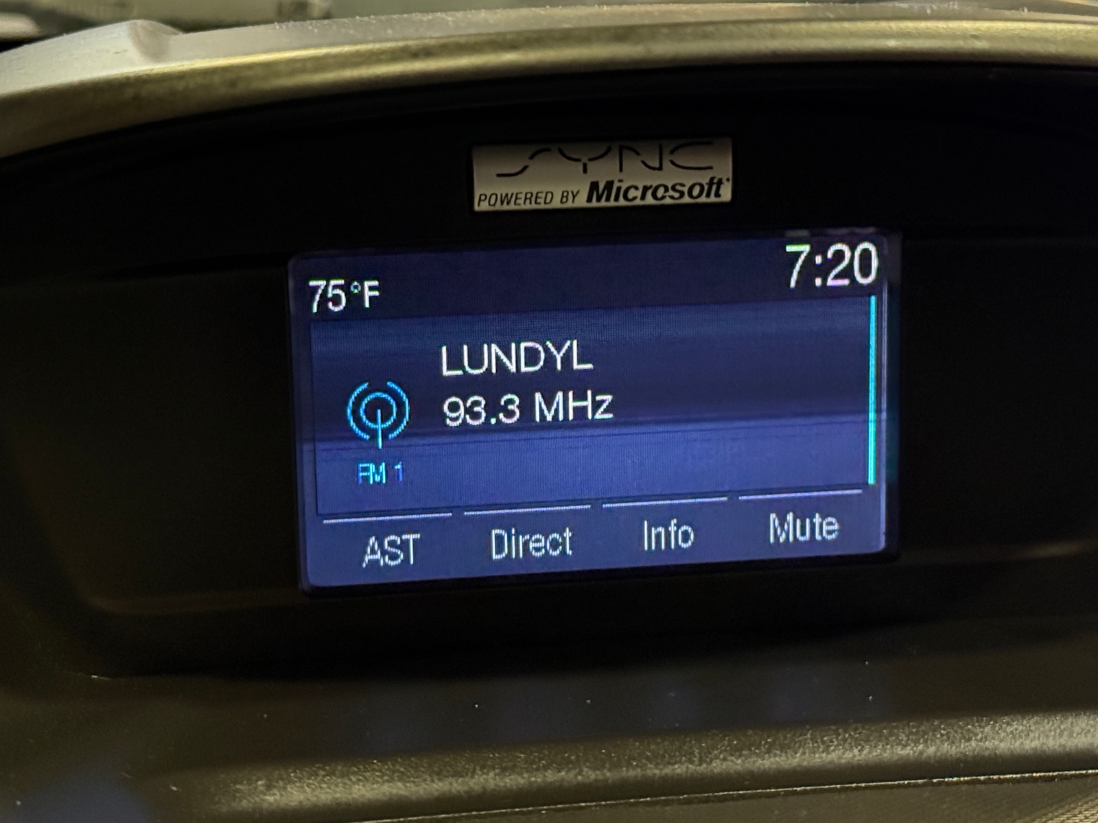 Thumbnail: 2015 Ford Escape - 4