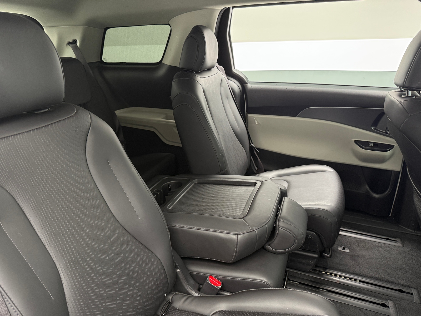Thumbnail: 2023 Kia Carnival - 5