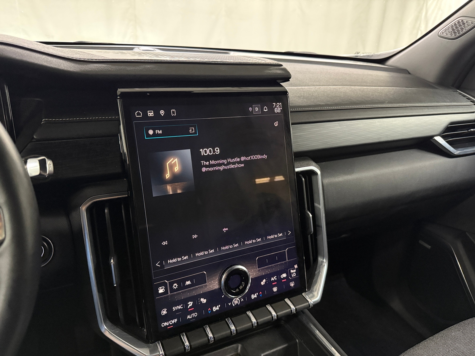 Thumbnail: 2025 GMC Acadia - 4