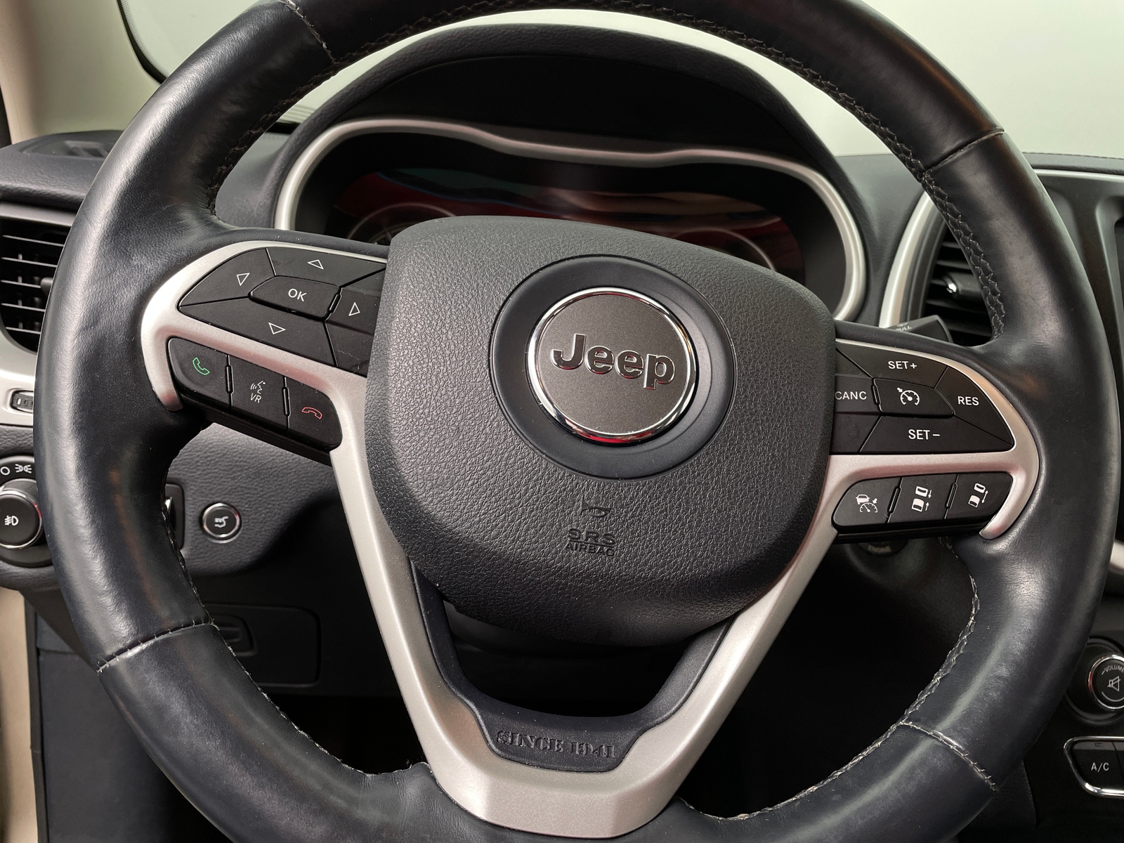 Thumbnail: 2015 Jeep Cherokee - 4