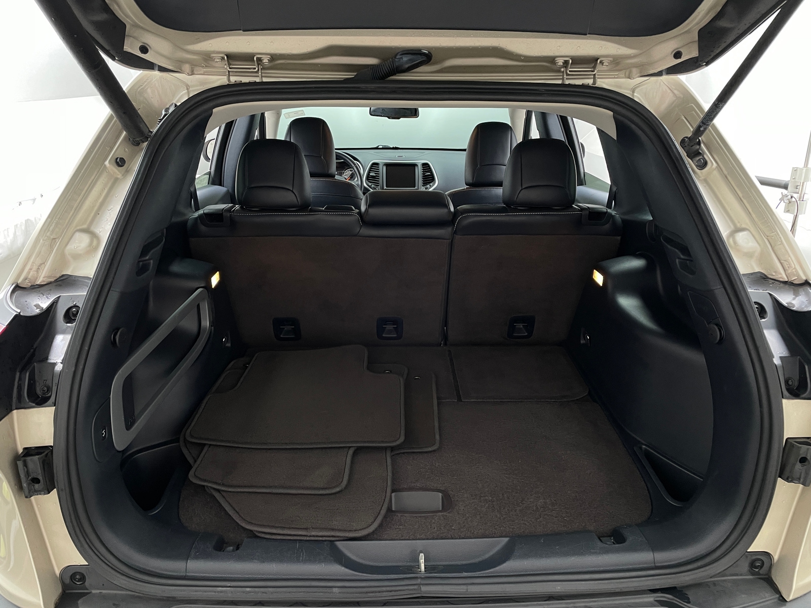 Thumbnail: 2015 Jeep Cherokee - 6