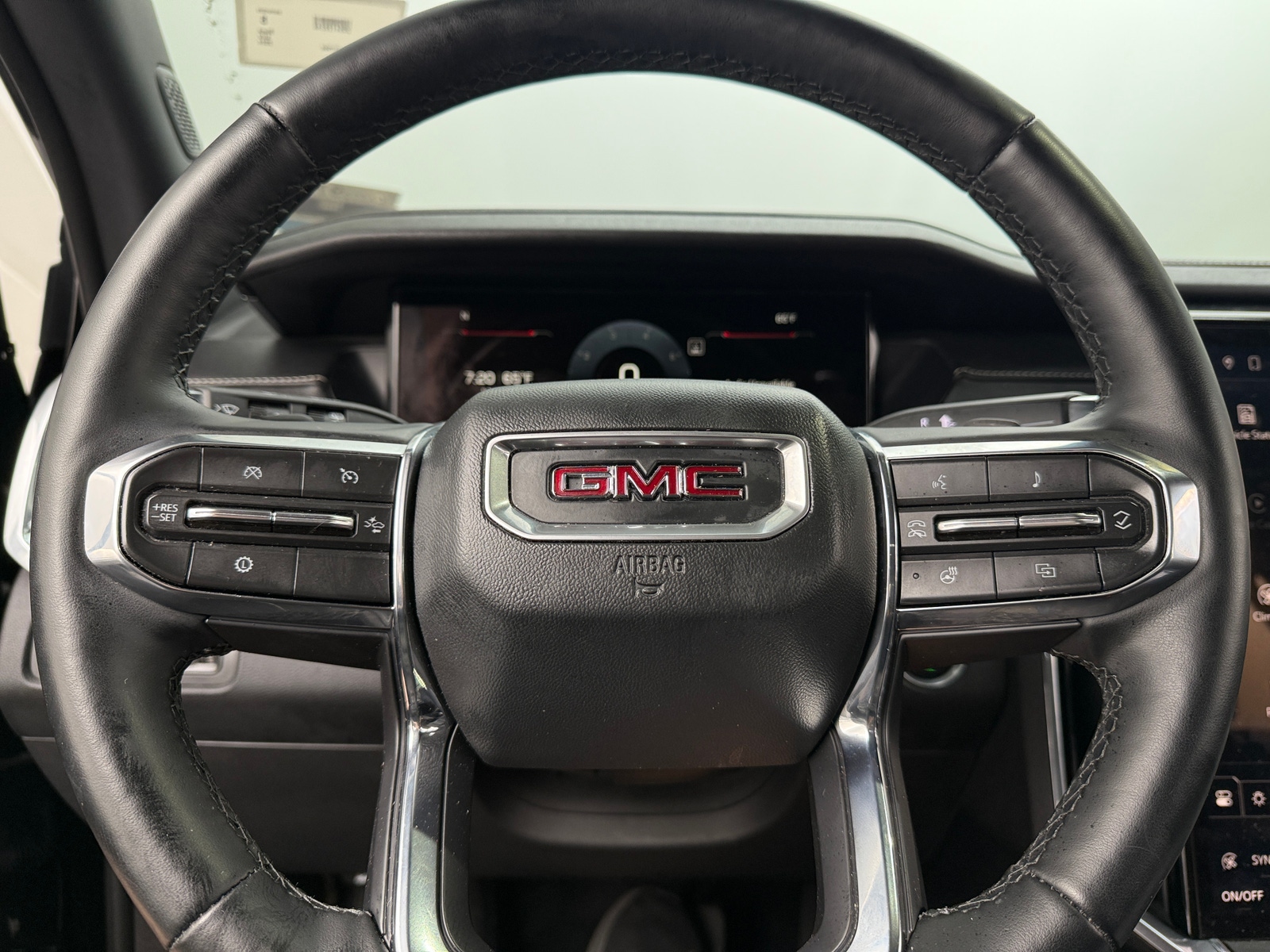 Thumbnail: 2024 GMC Acadia - 4