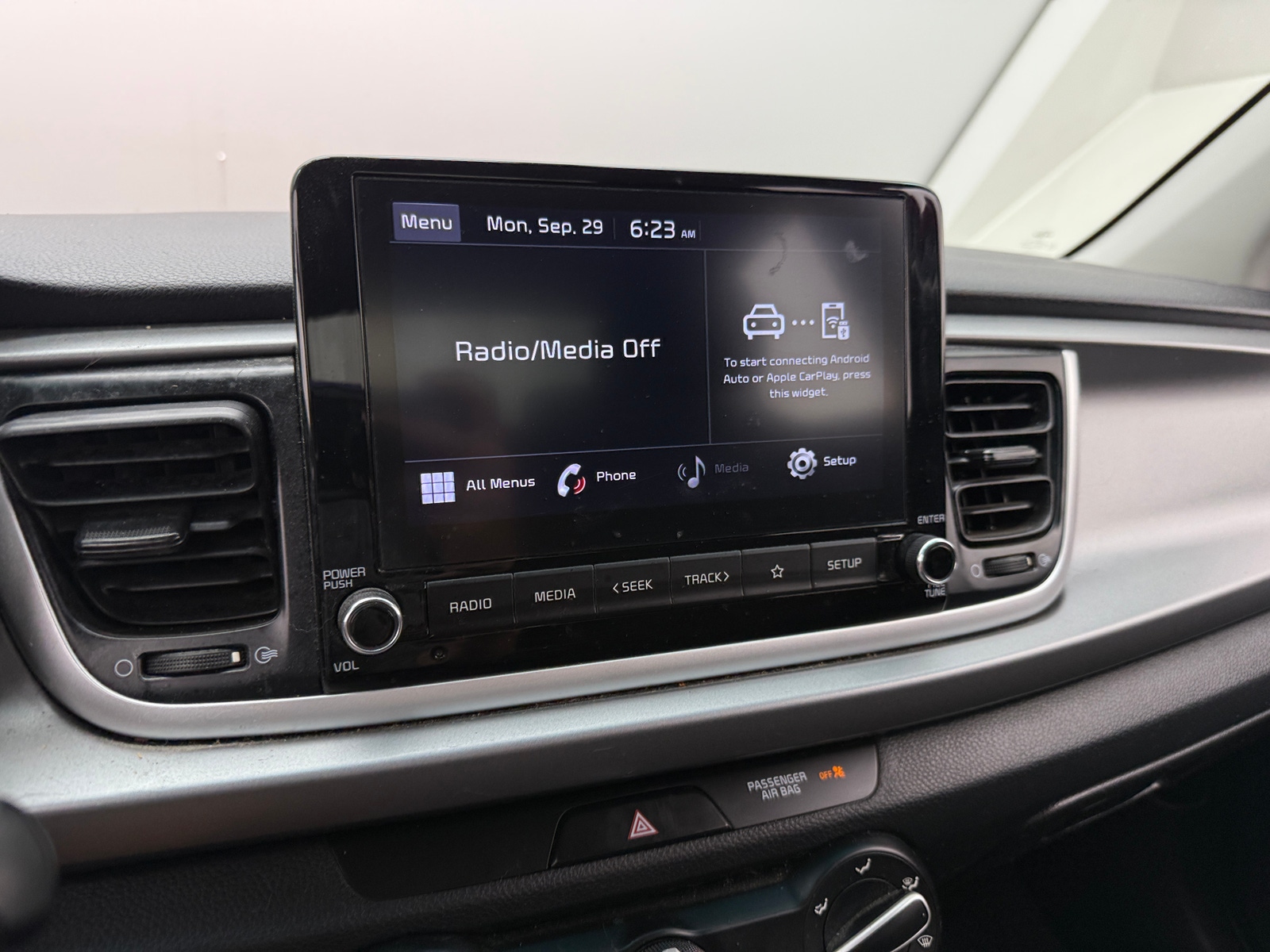 Thumbnail: 2021 Kia Rio - 4