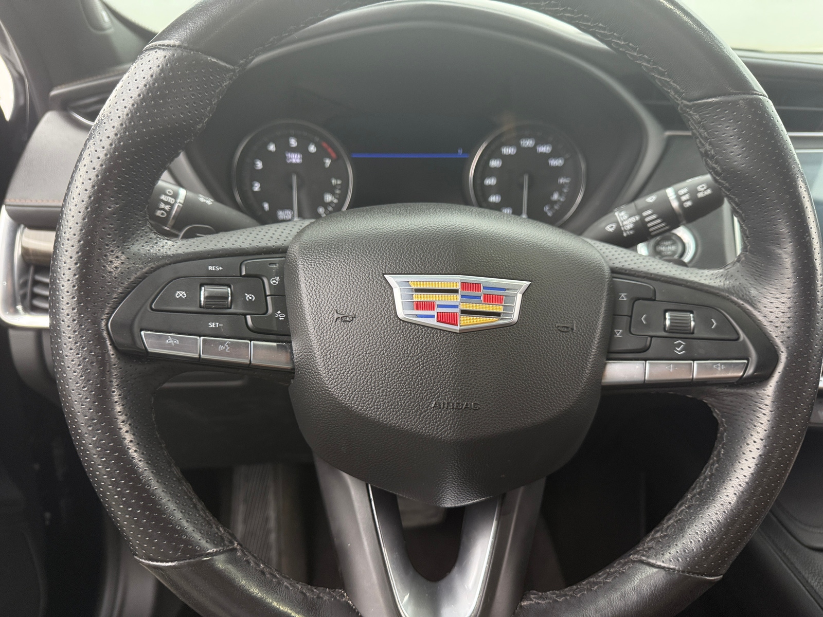 Thumbnail: 2021 Cadillac XT4 - 4