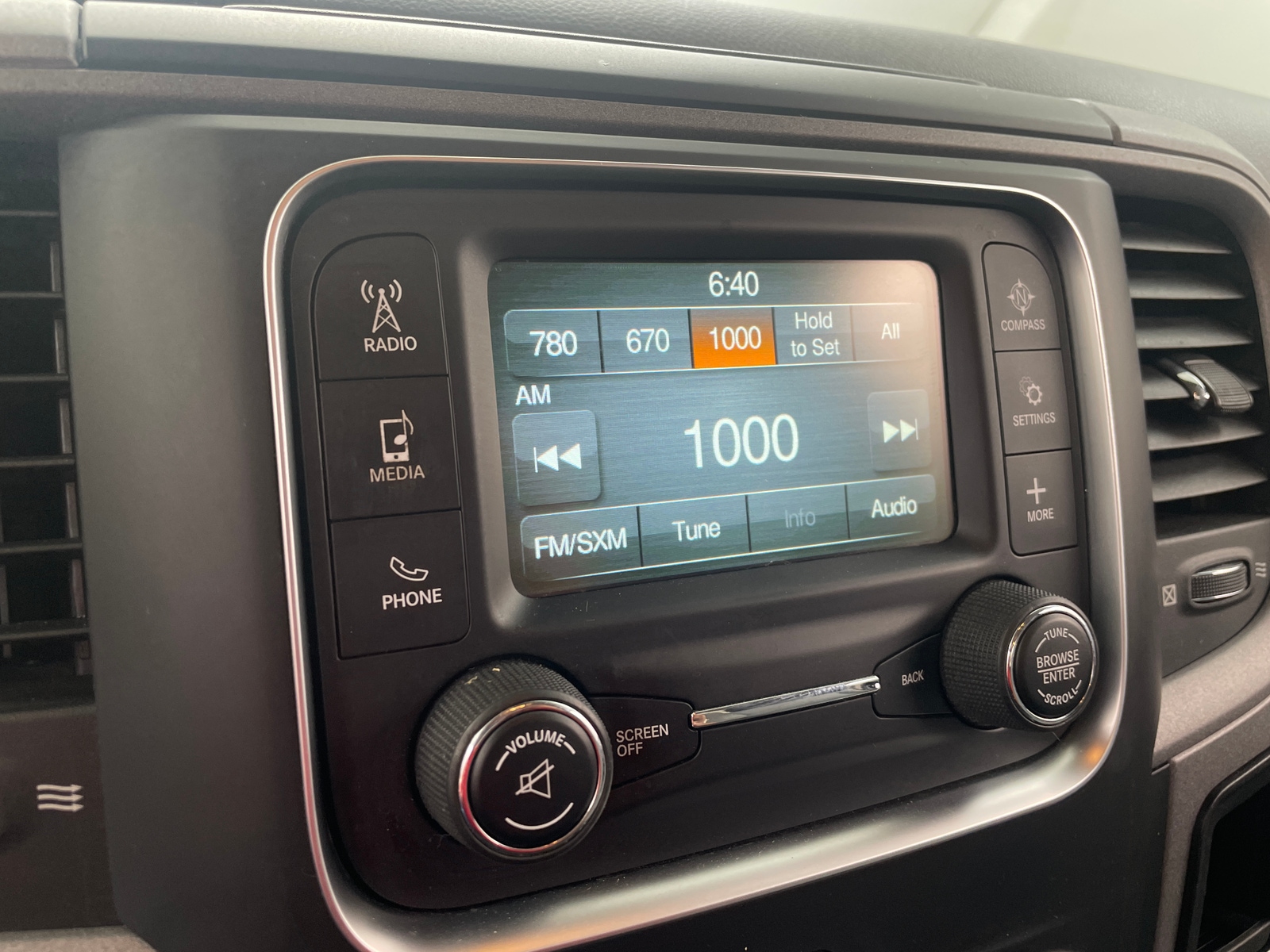 Thumbnail: 2019 RAM 1500 Classic - 4