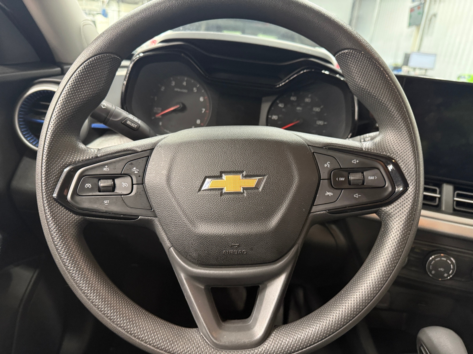 Thumbnail: 2025 Chevrolet Trax - 5