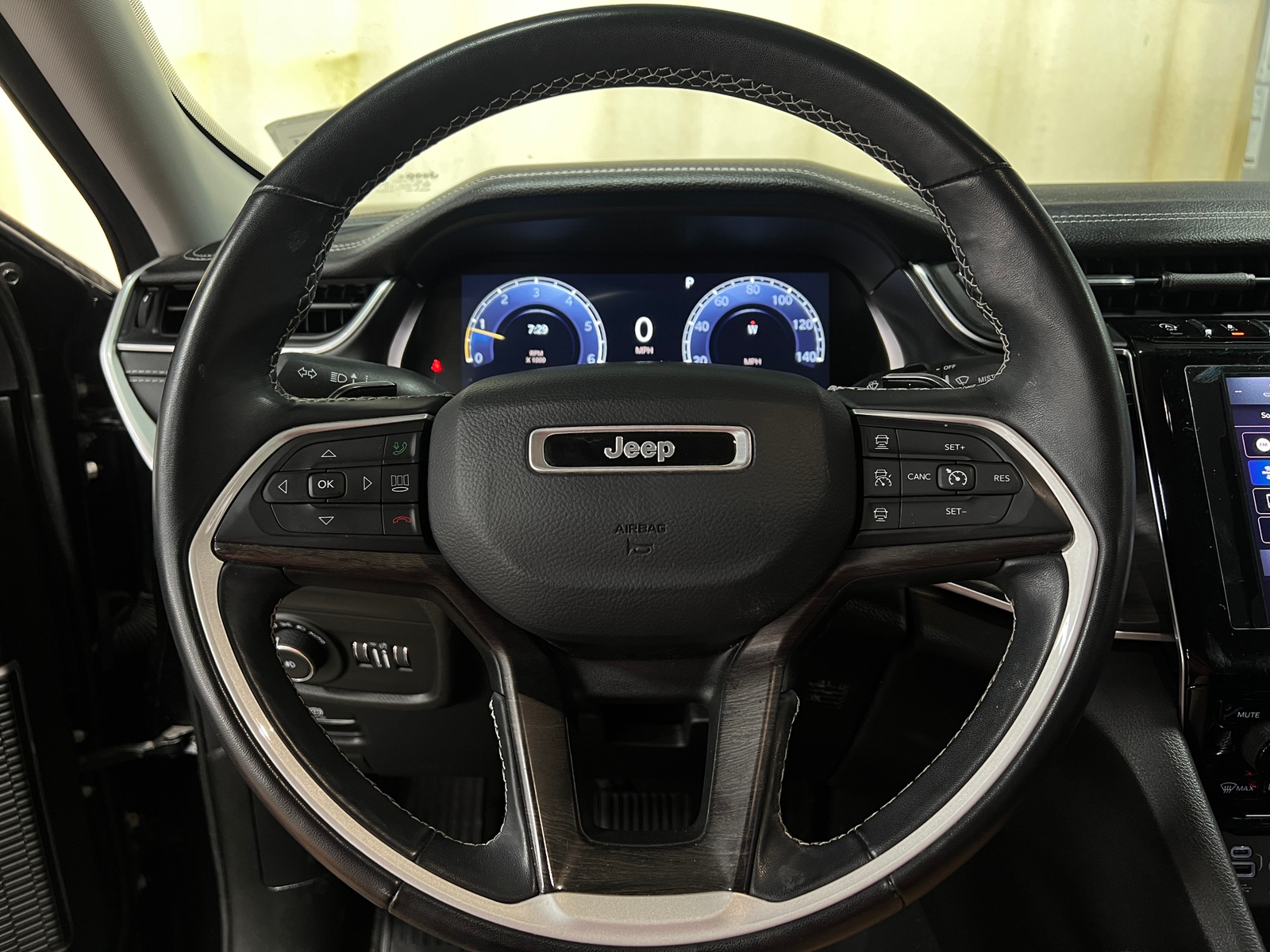 Thumbnail: 2022 Jeep Grand Cherokee L - 4