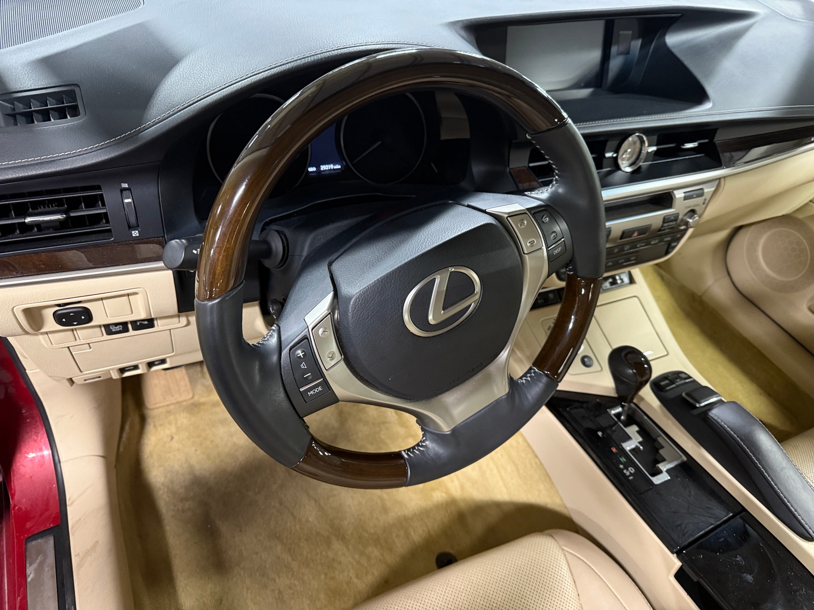 Thumbnail: 2013 Lexus ES - 4