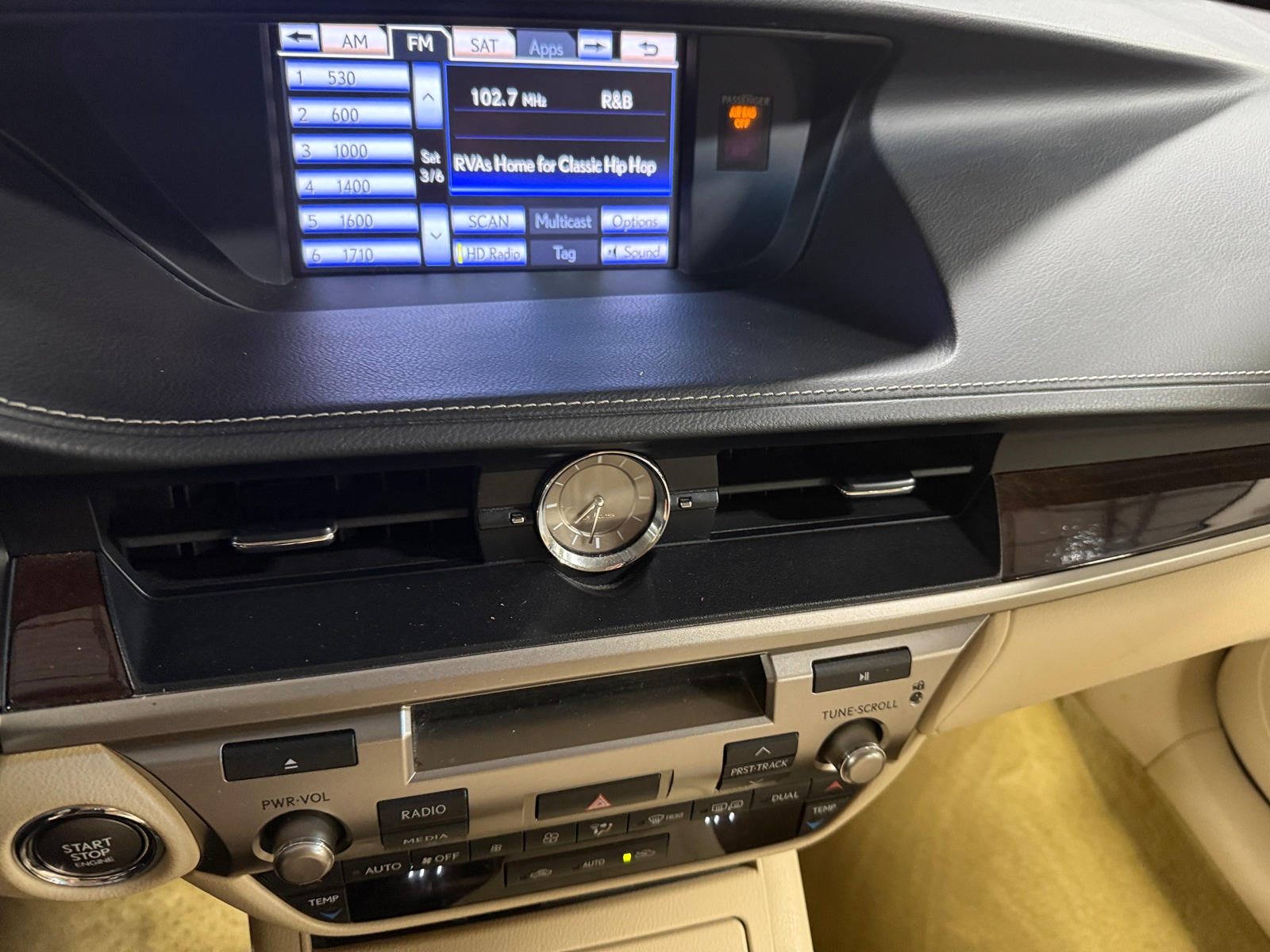 Thumbnail: 2013 Lexus ES - 3