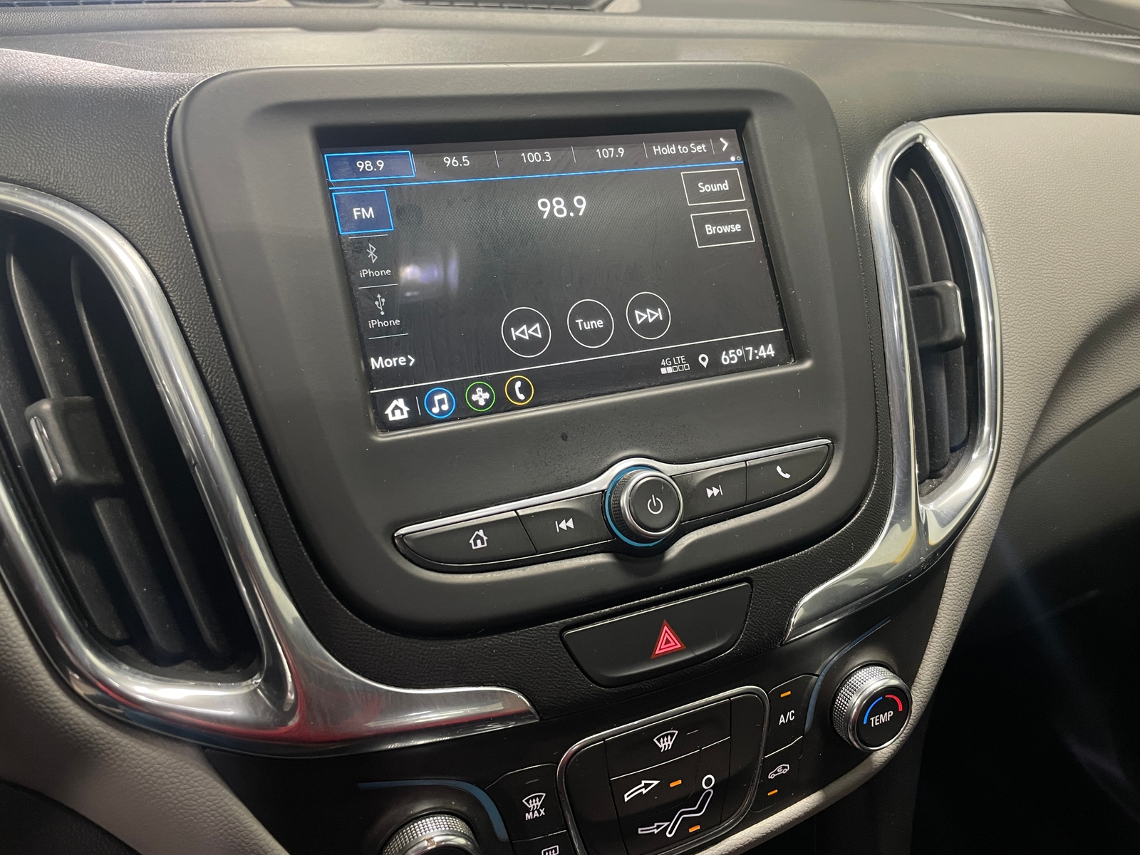 Thumbnail: 2019 Chevrolet Equinox - 4